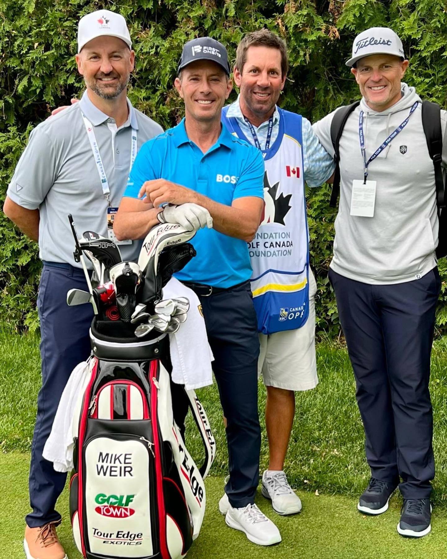 Mike Weir With Caddie And Others Wallpaper