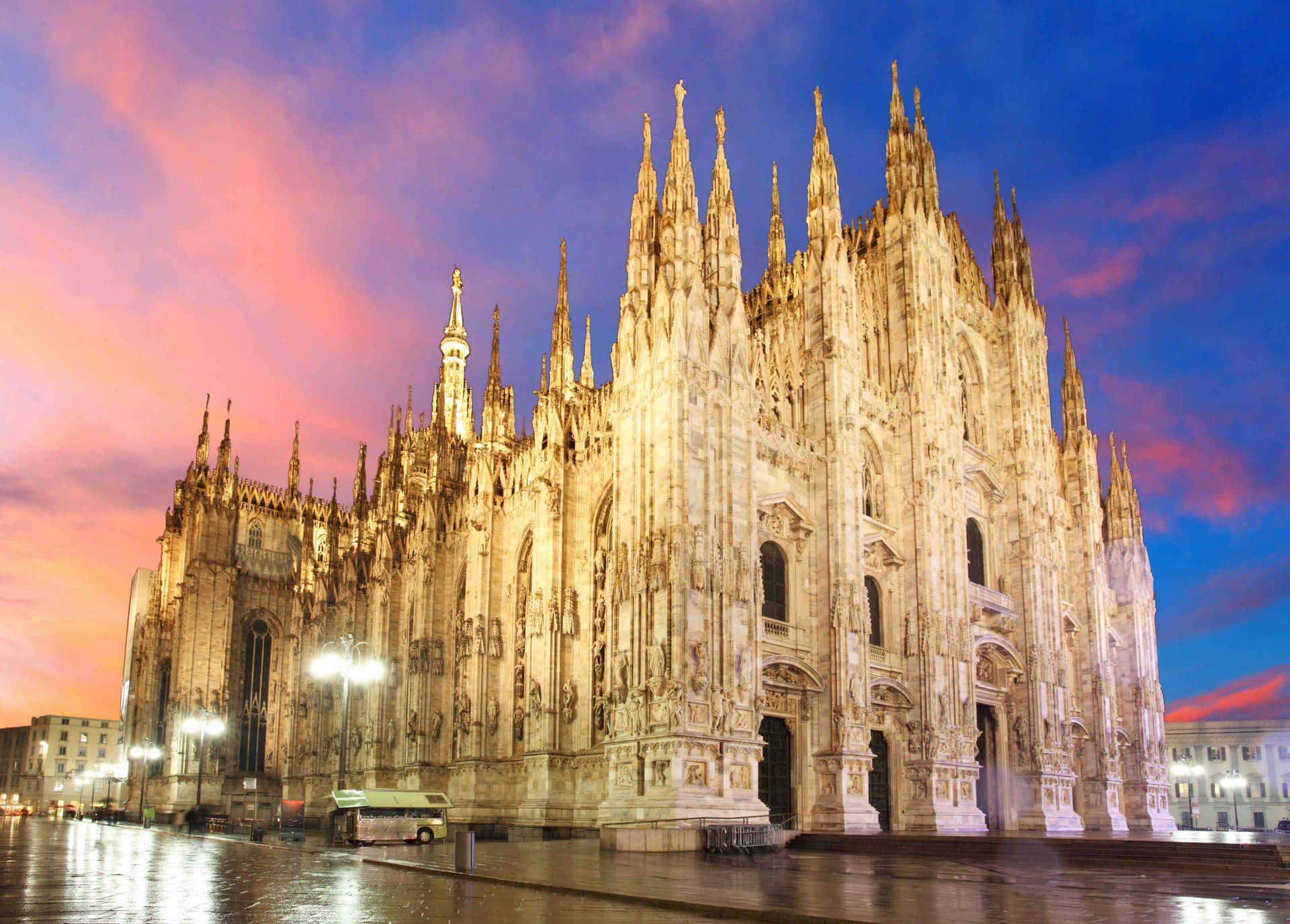 Catedralde Milán Con Un Cielo Hermoso Fondo de pantalla