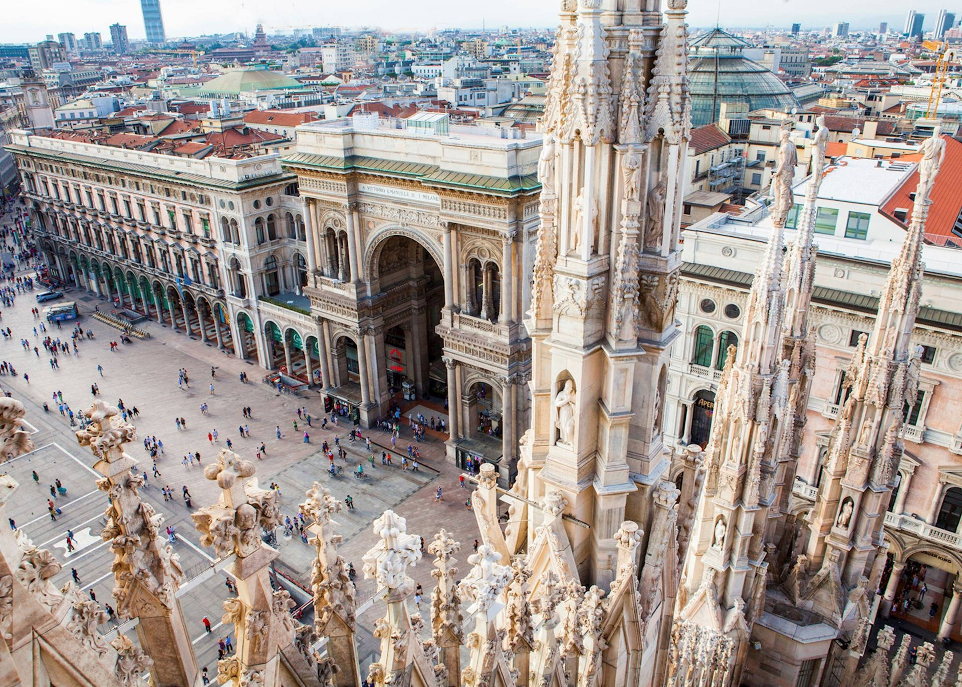 Milan's Duomo Di Mlano Aerial View Wallpaper