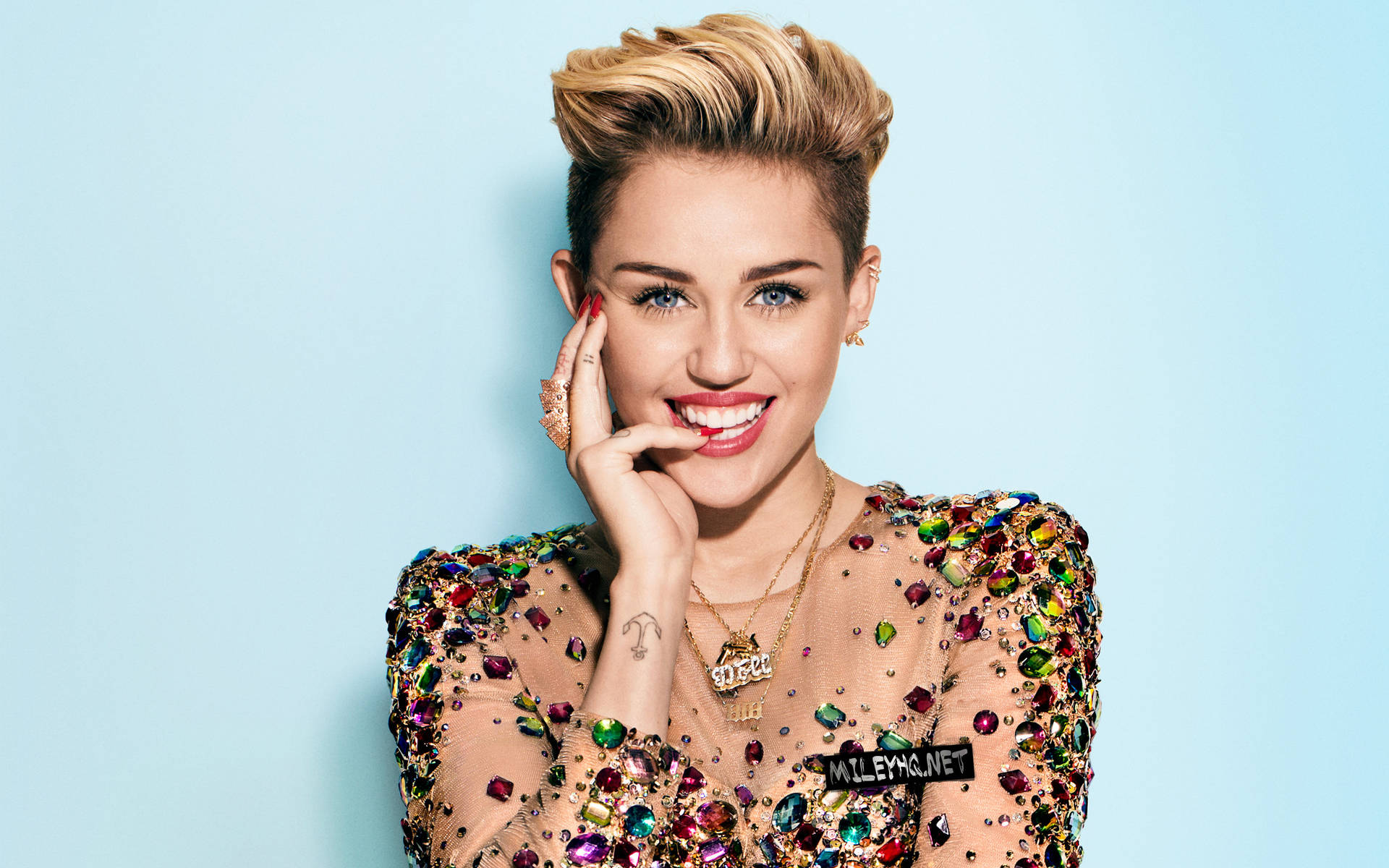 Miley Cyrus In Gem Stone Outfit Background