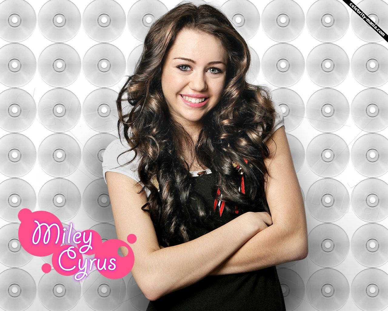 Miley Cyrus With Long Hair Smiling Background