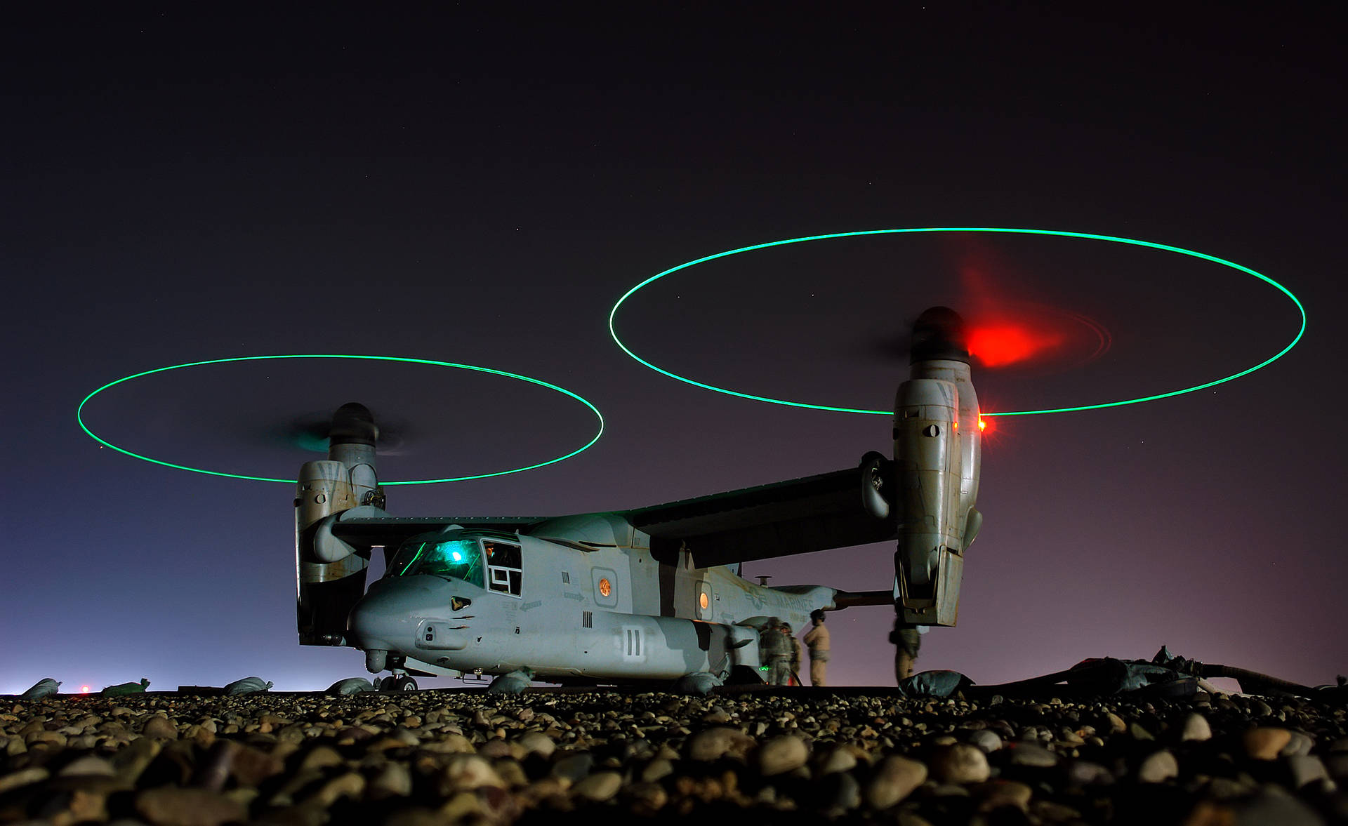 Militær Helikopter Osprey skinneende Blades I Mørket Wallpaper