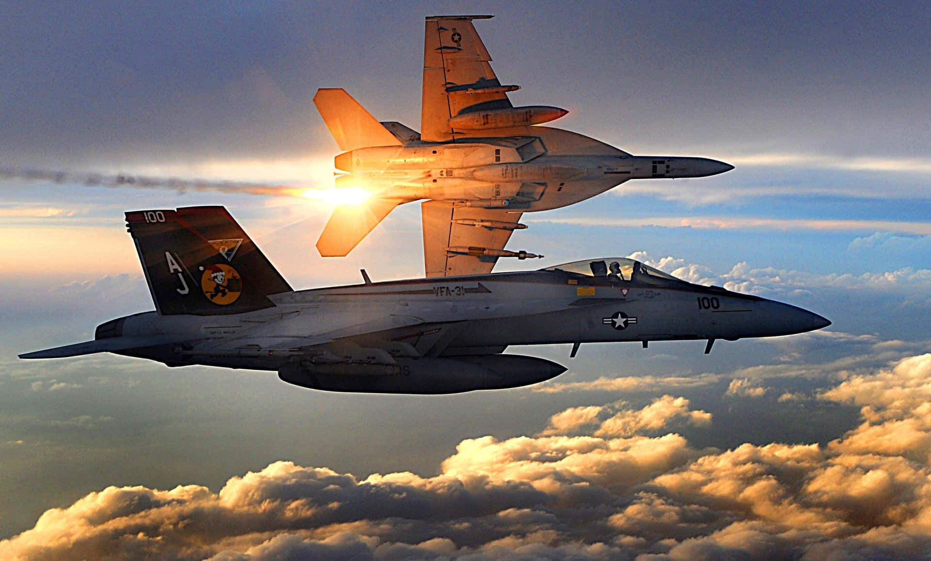 Militärflugzeugfliegt Durch Die Luft. Wallpaper