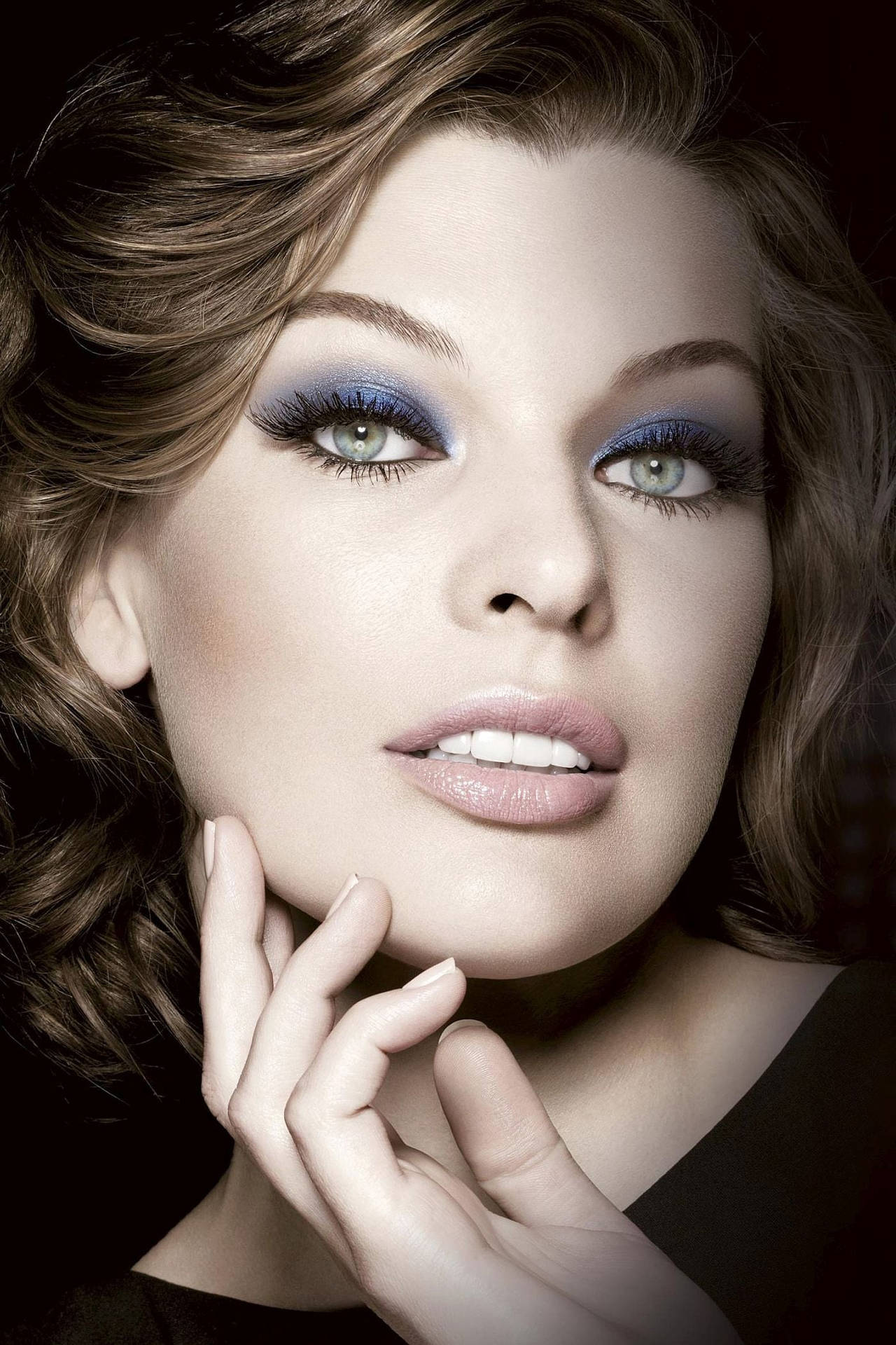 Milla Jovovich Model Glam Makeup Look Wallpaper