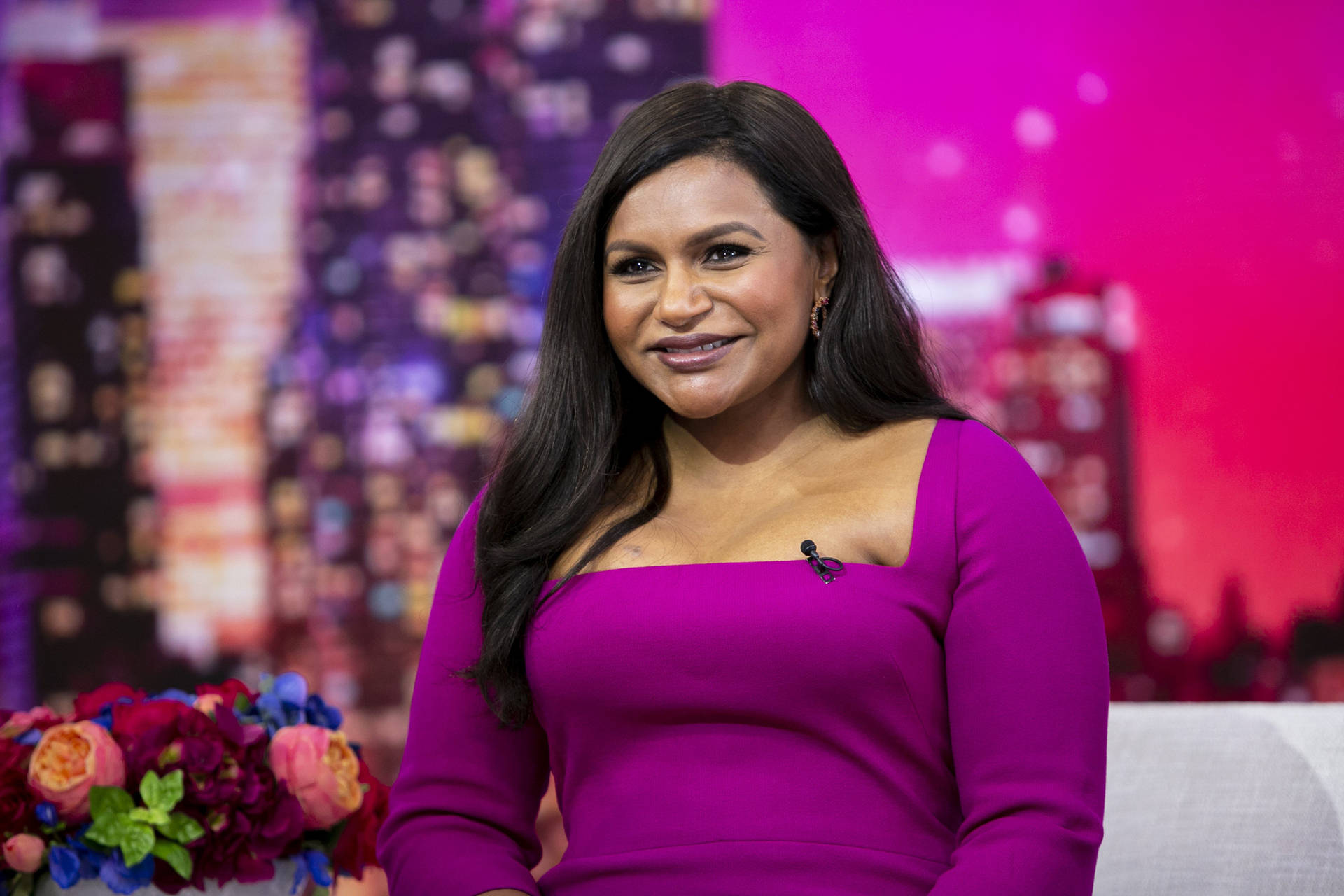Mindy Kaling Best Selling Author Wallpaper