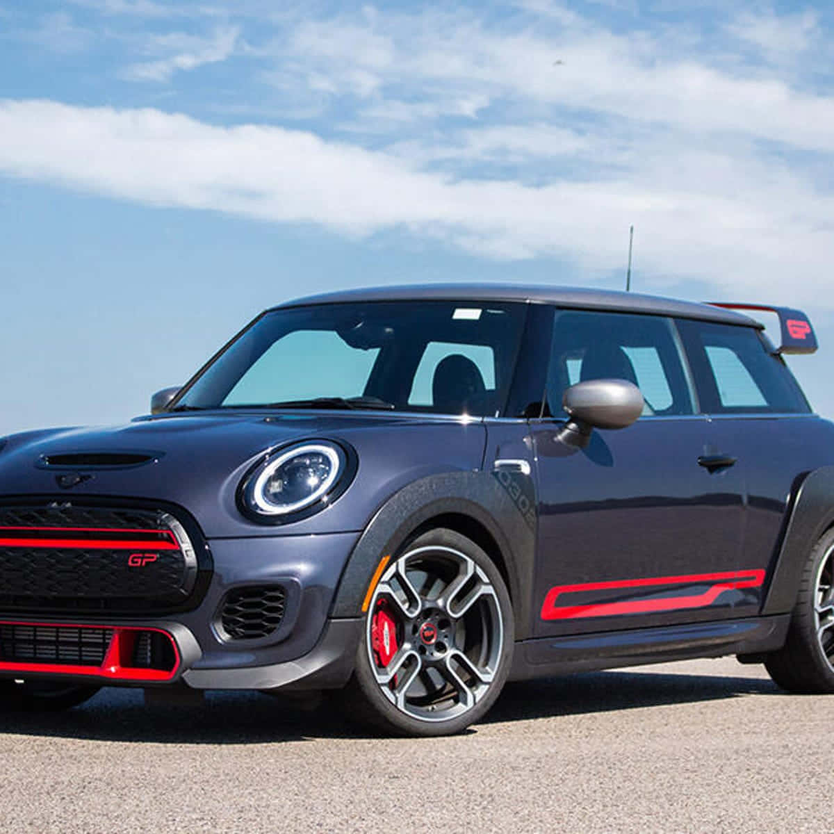 Mini Cooper Hardtop 2 Deuren Tegen Een Prachtige Avondlucht Achtergrond