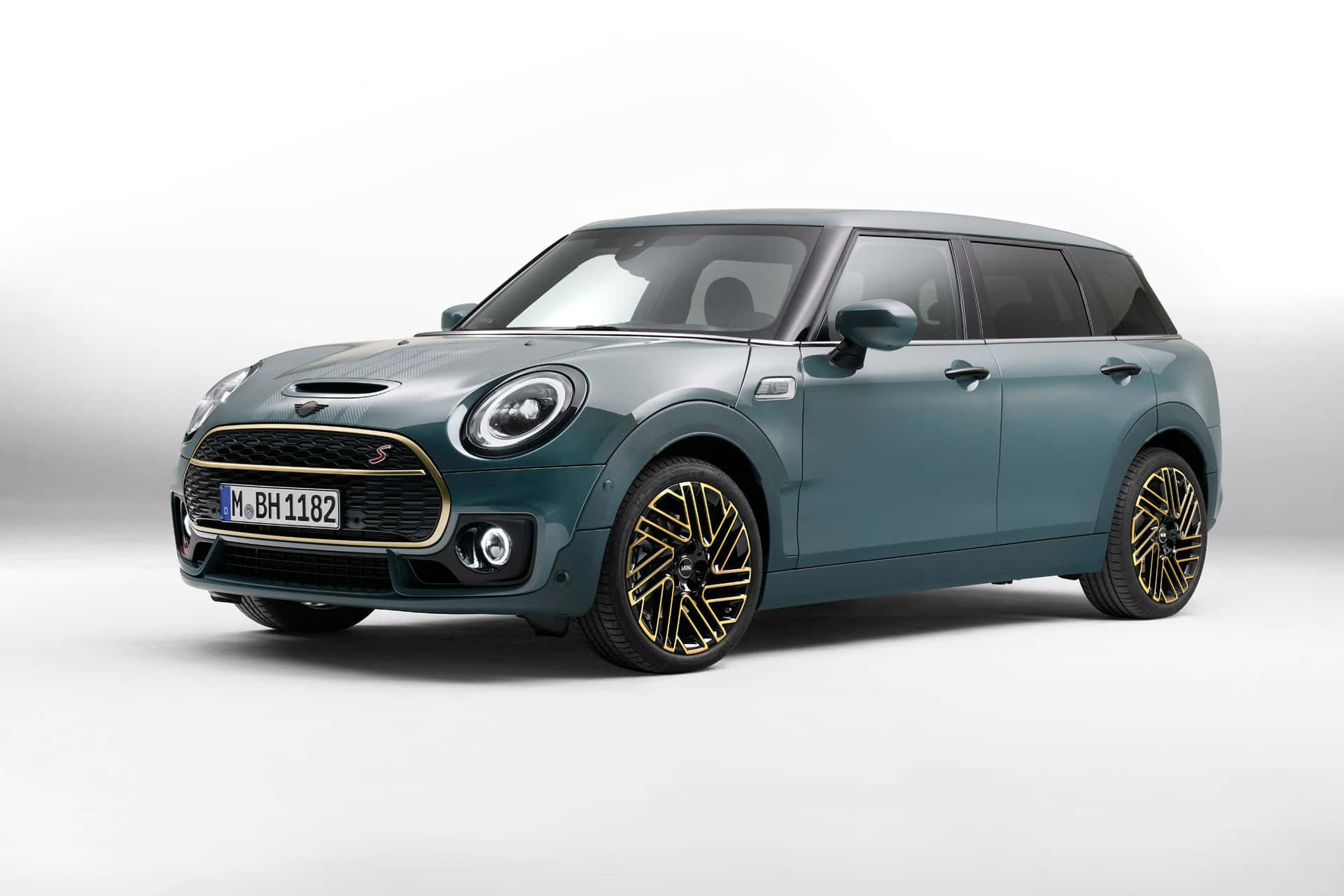 Stunning Mini Cooper S Clubman All4 in Action Wallpaper