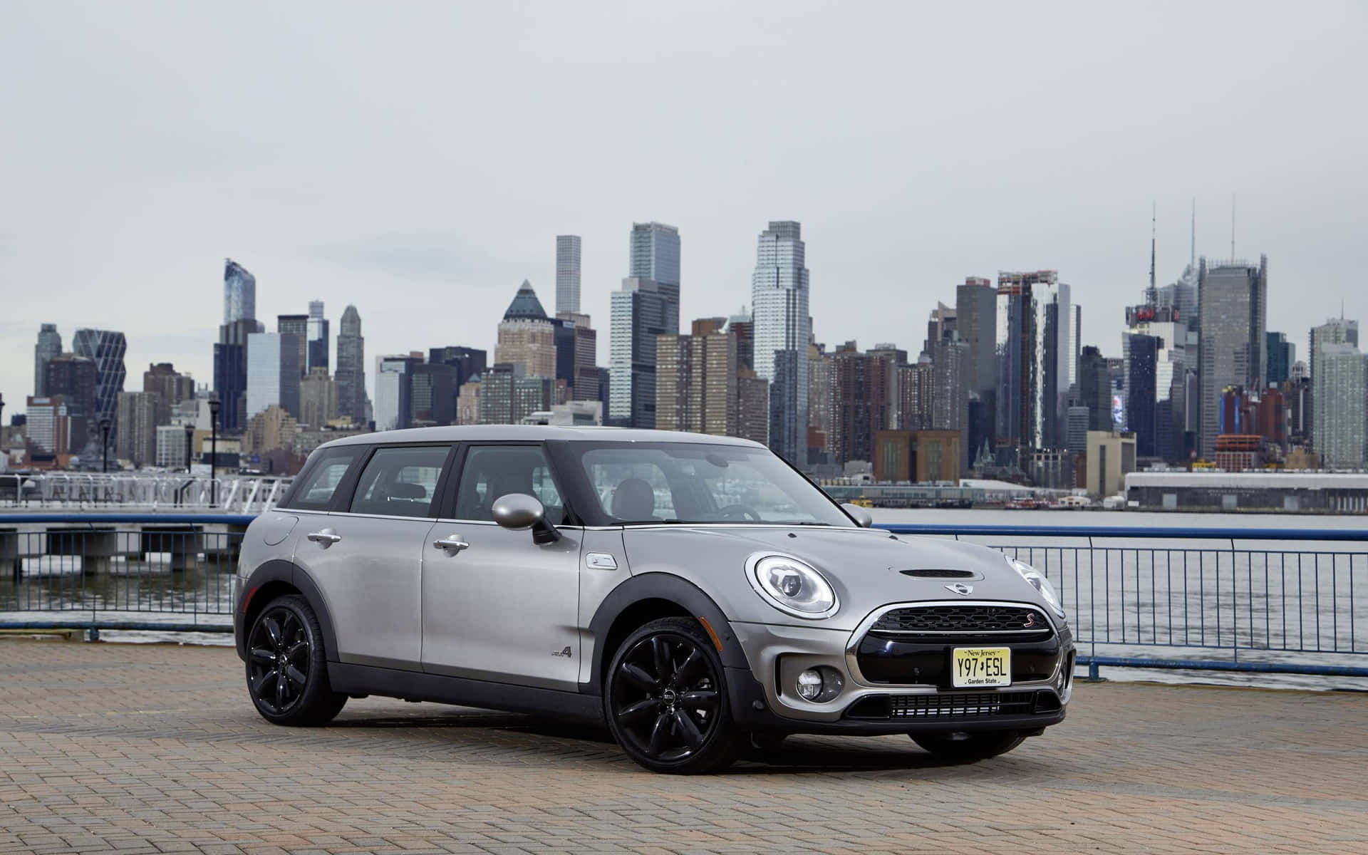 Mini Cooper S Clubman All4 in Action Wallpaper