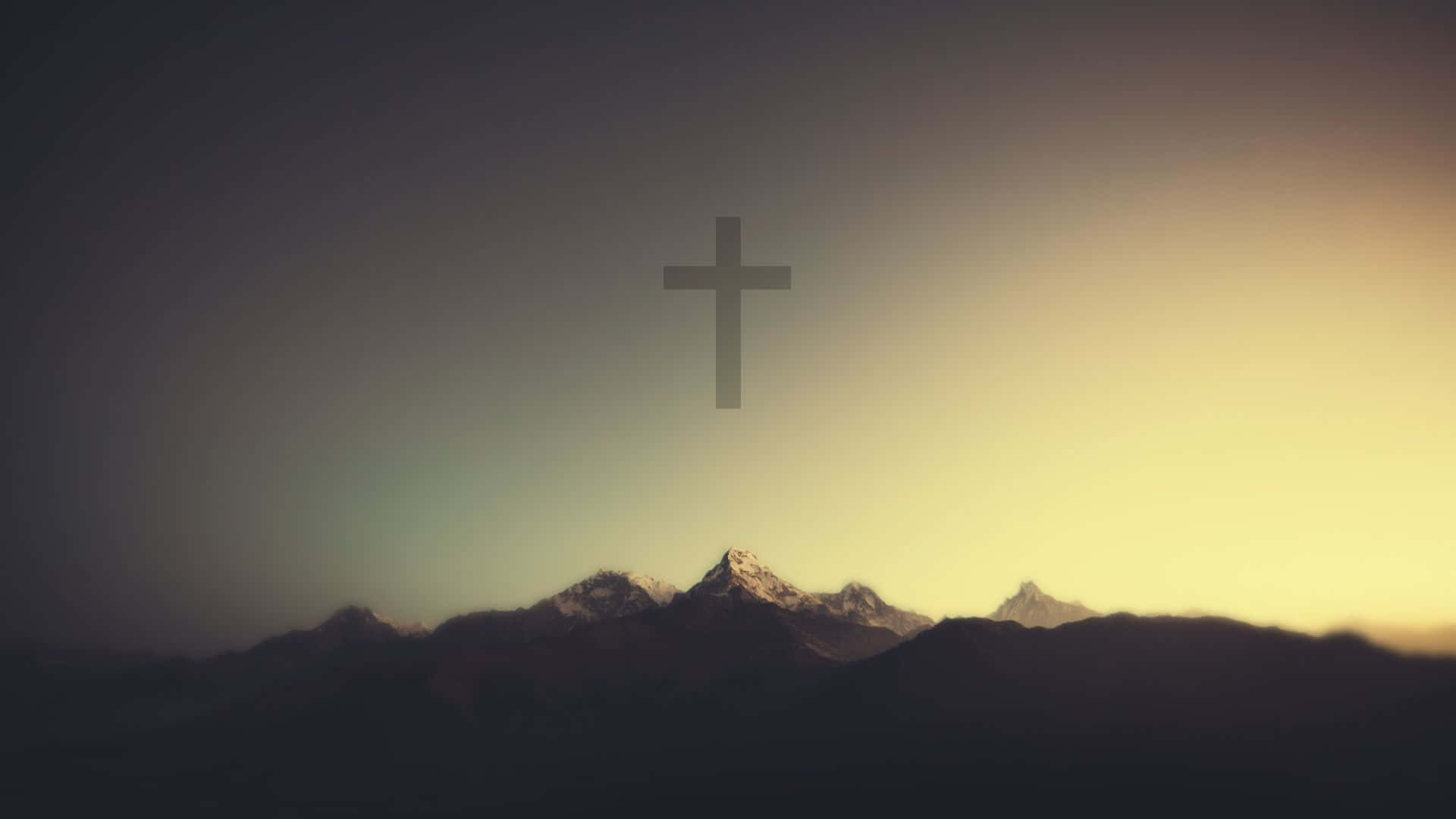 Et kors er vist på toppen af et bjerg. Wallpaper