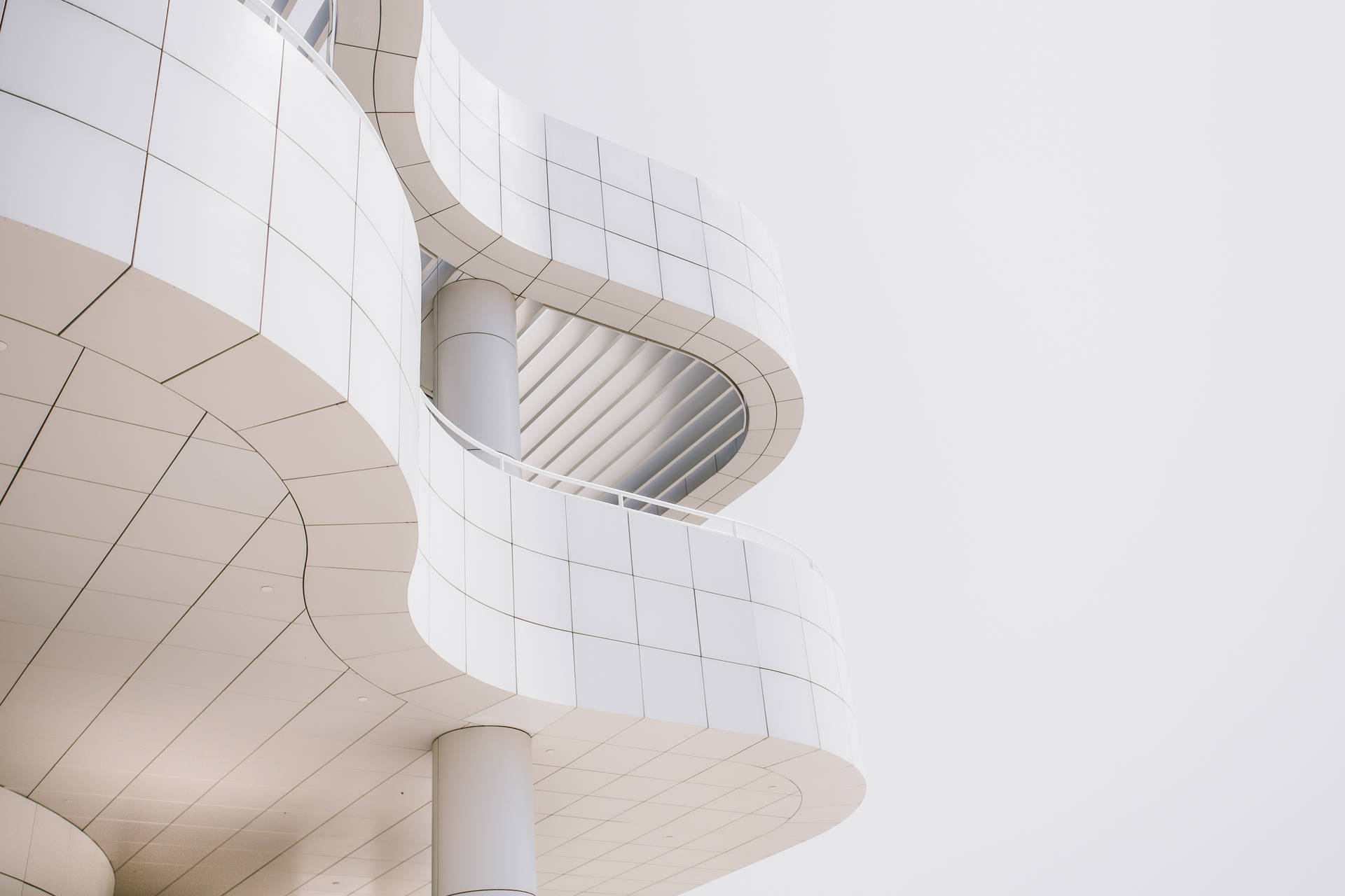 Minimalist Curved Balcony Architecture Picture