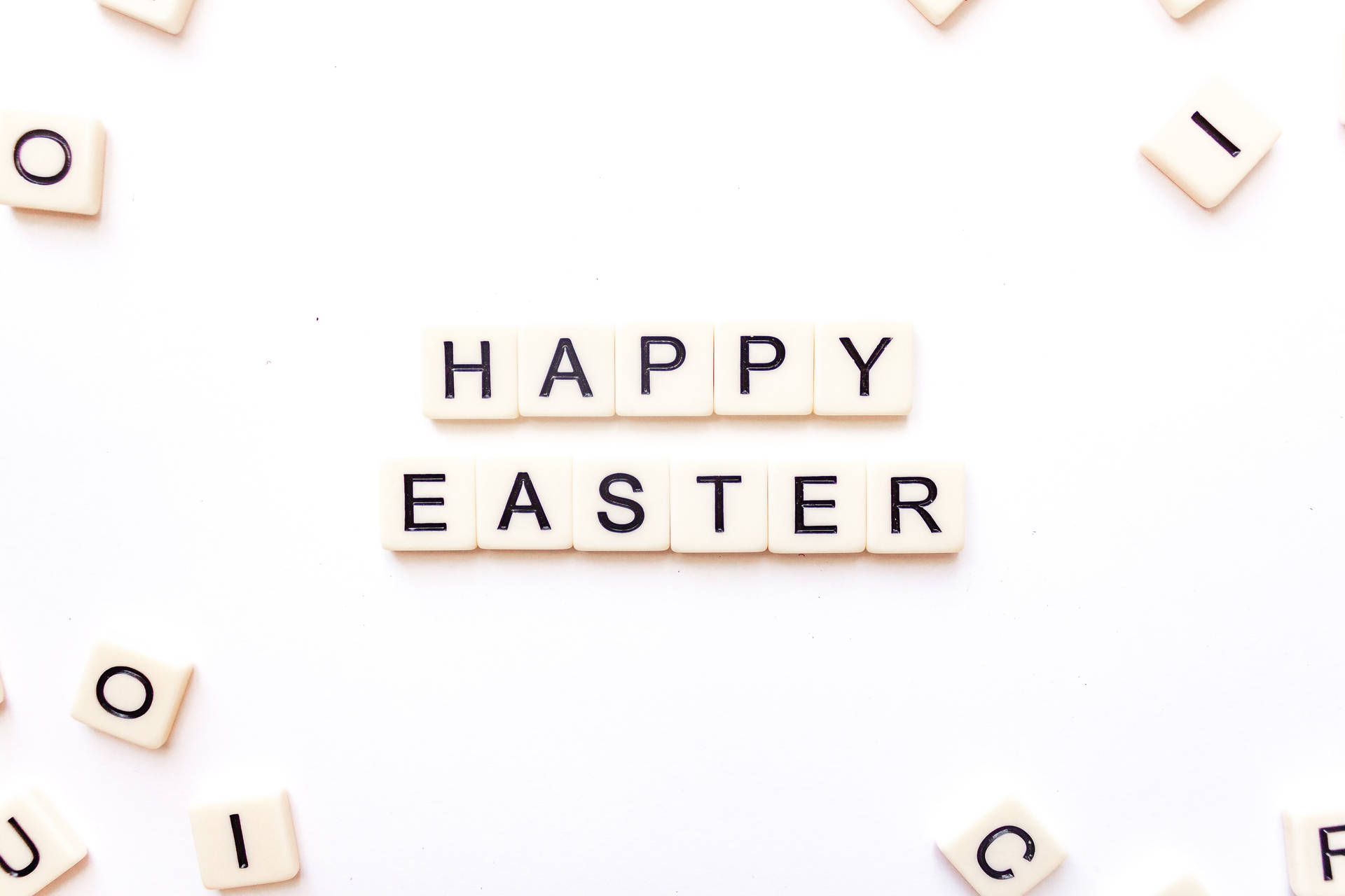 Azulejosde Scrabble Minimalista De Felices Pascuas Fondo de pantalla