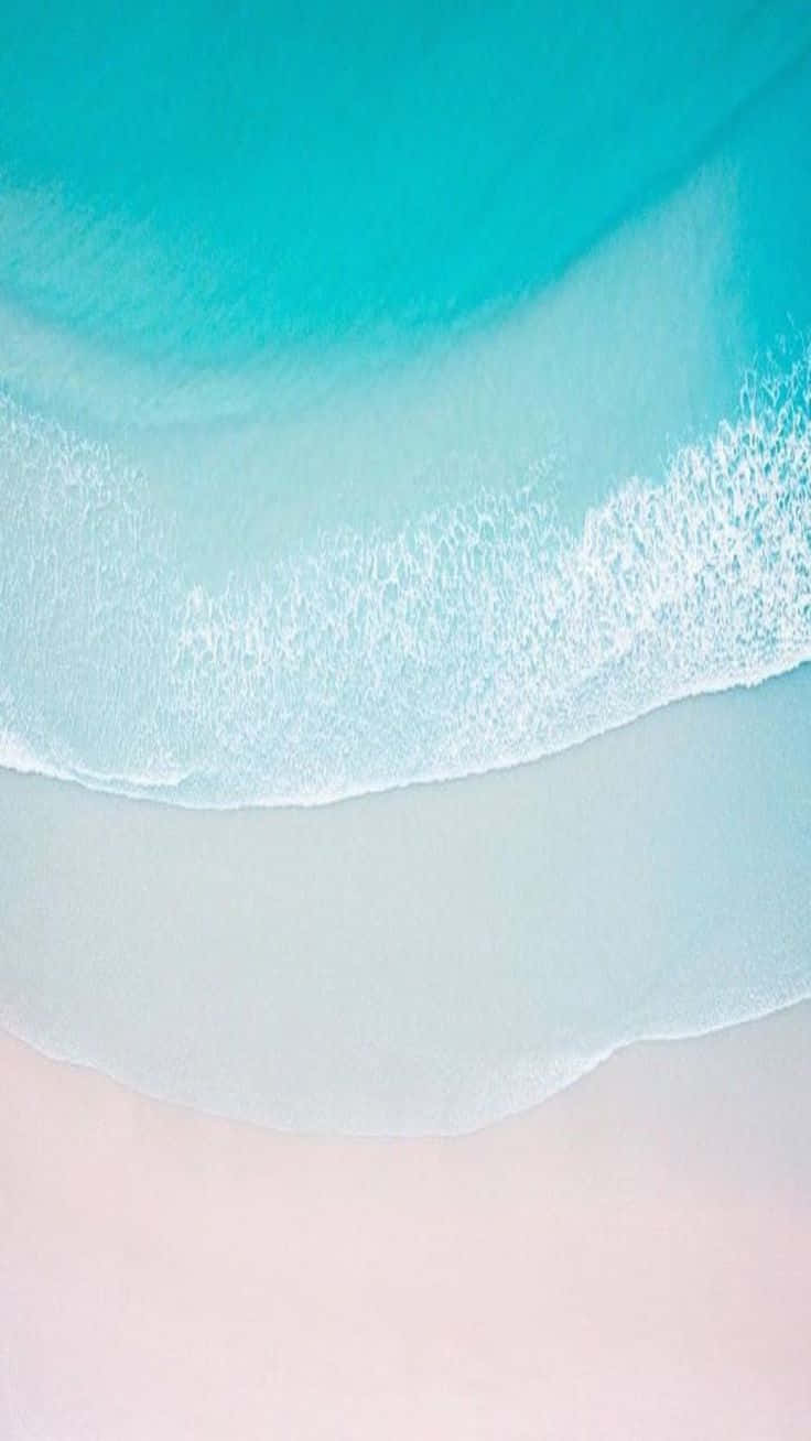 Immagineminimalista Di Una Spiaggia Blu Per Iphone.