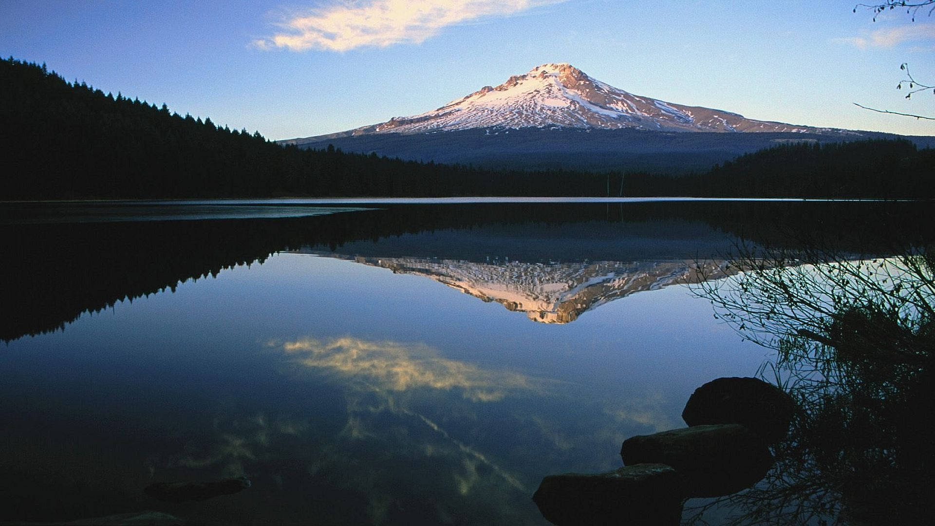 Mount Hood As A Minimalist Nature Wallpaper