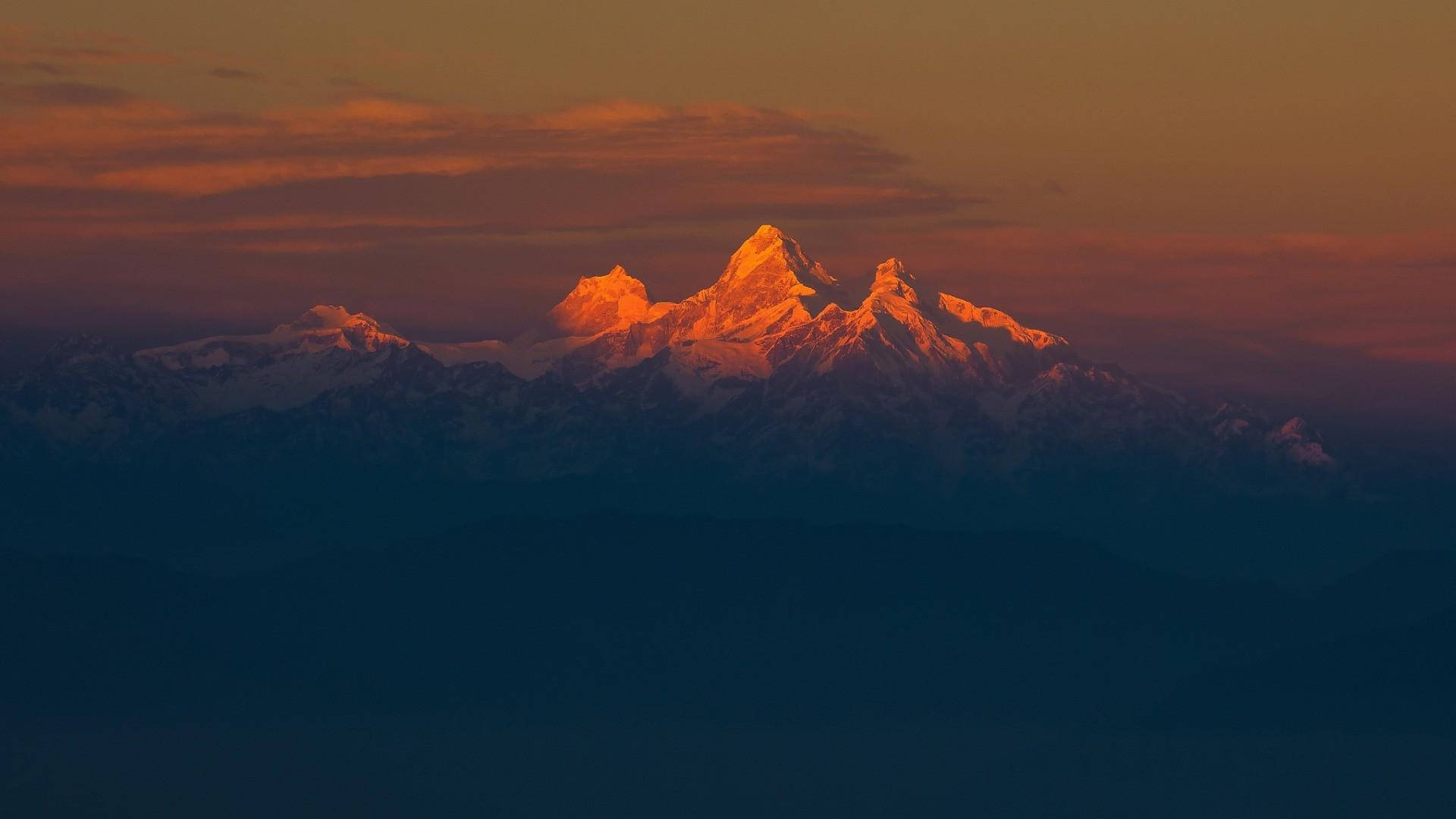 Himalayasnaturaleza Minimalista. Fondo de pantalla