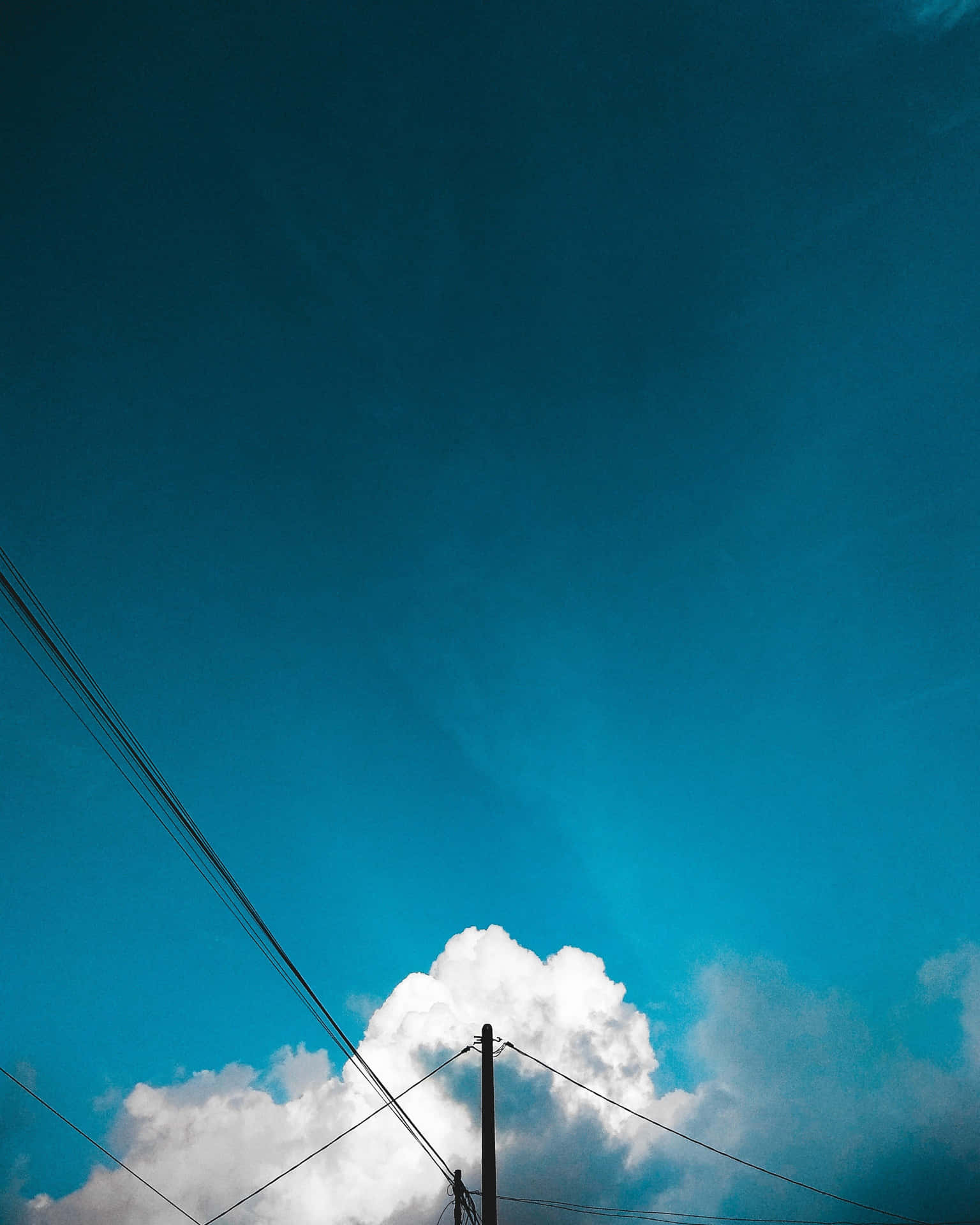 Cielosereno Y Minimalista Fondo de pantalla