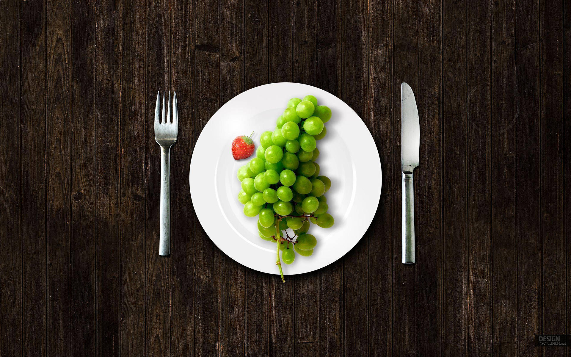 Minimalist Small Lunch Green Grapes Wallpaper