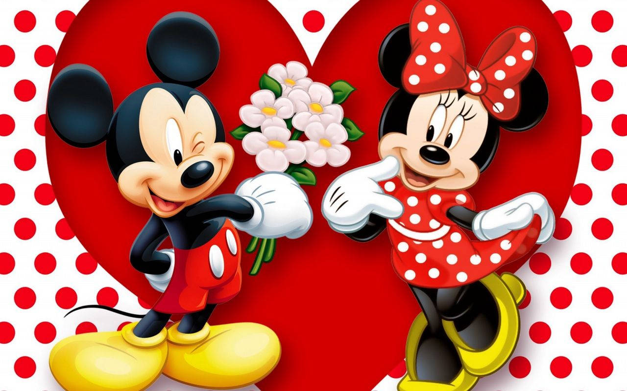Minnie Mouse Receiving Flowers Wallpaper