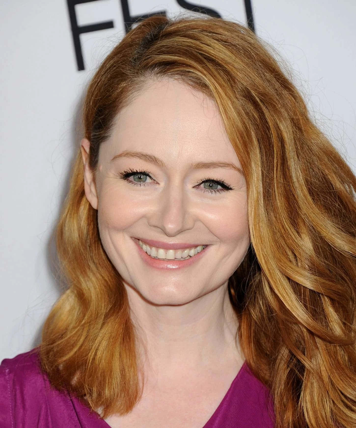 Miranda Otto Smiling Portrait Wallpaper