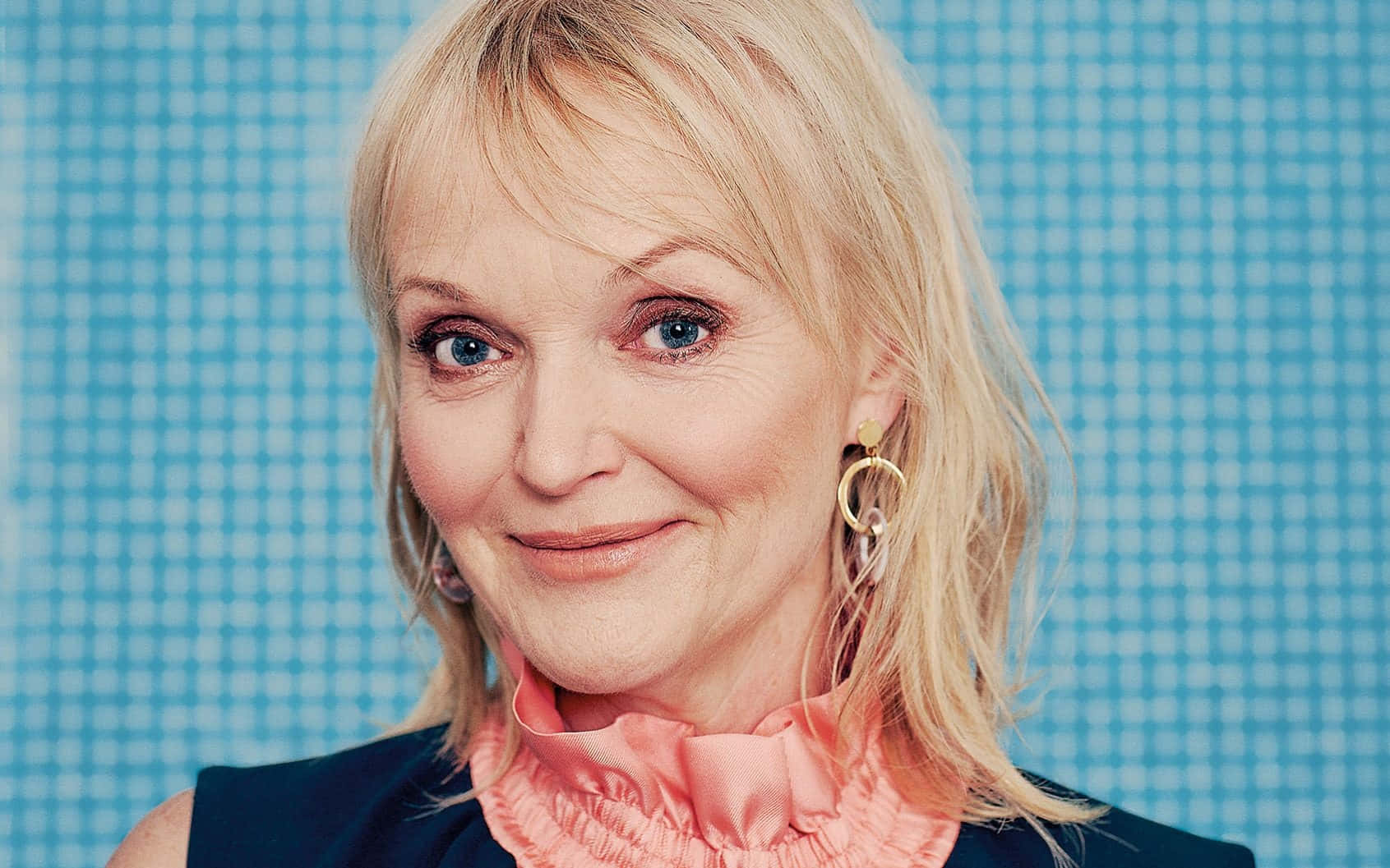 "miranda Richardson In An Elegant Red Dress" Wallpaper