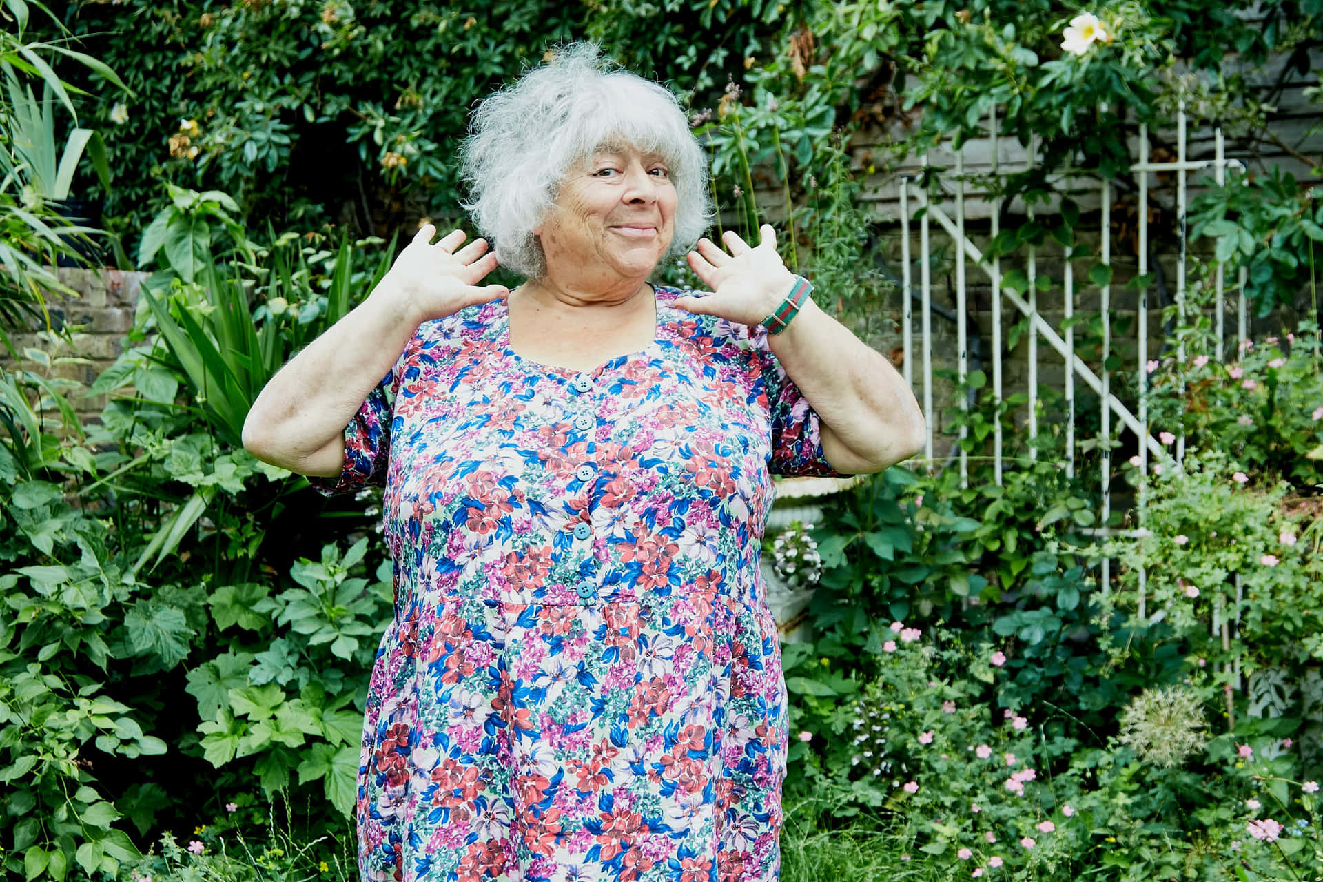 Miriam Margolyes Attending A Premiere Wallpaper