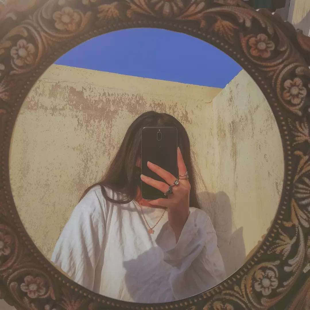 Mirror Selfie_ Pretty Girl Aesthetic Wallpaper