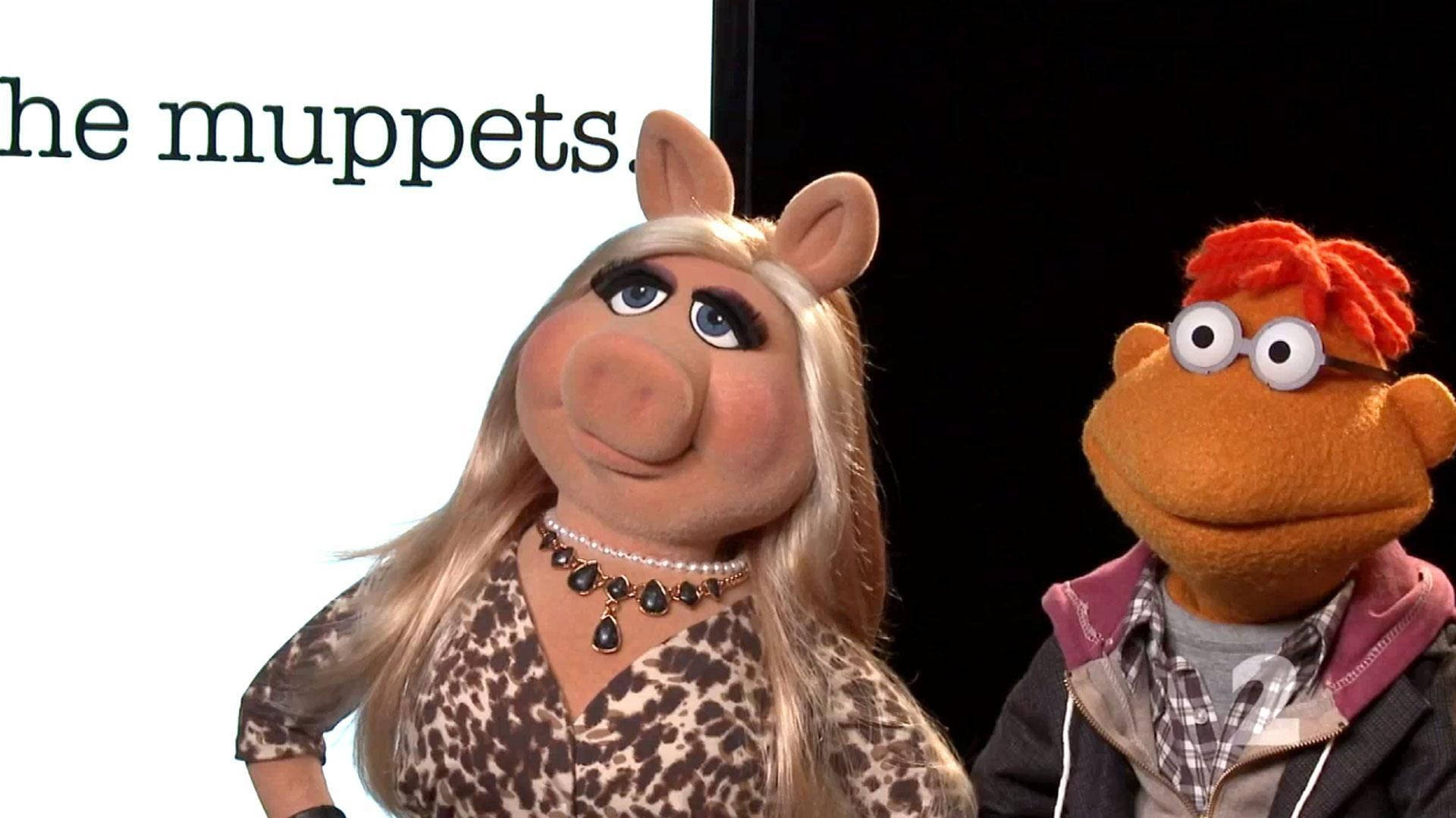 Miss Piggy And Scooter