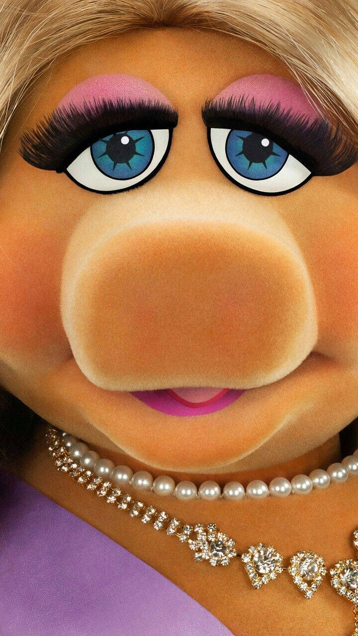 Miss Piggy Pearl Necklace