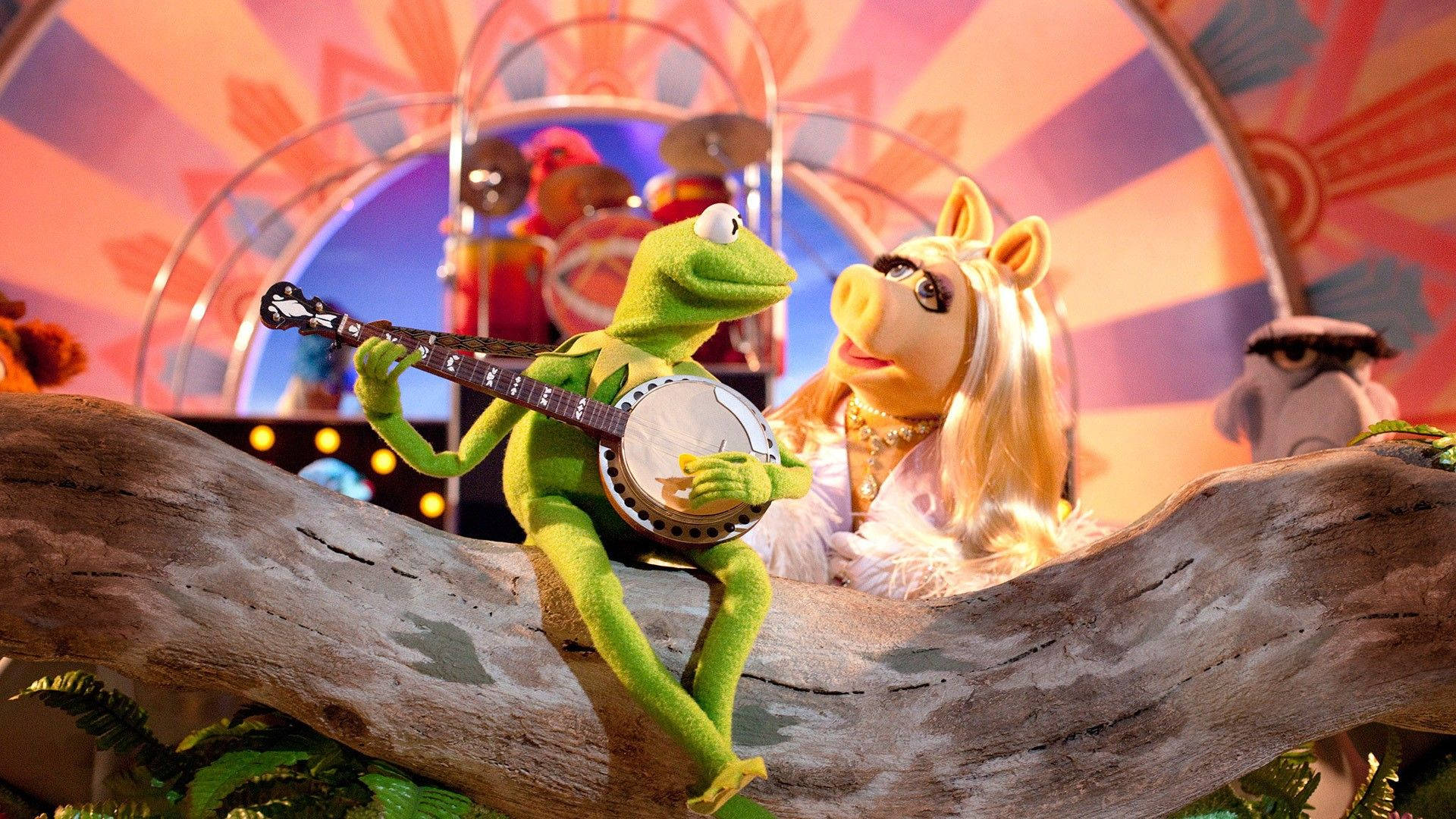 Miss Piggy Singing With Kermit Frog