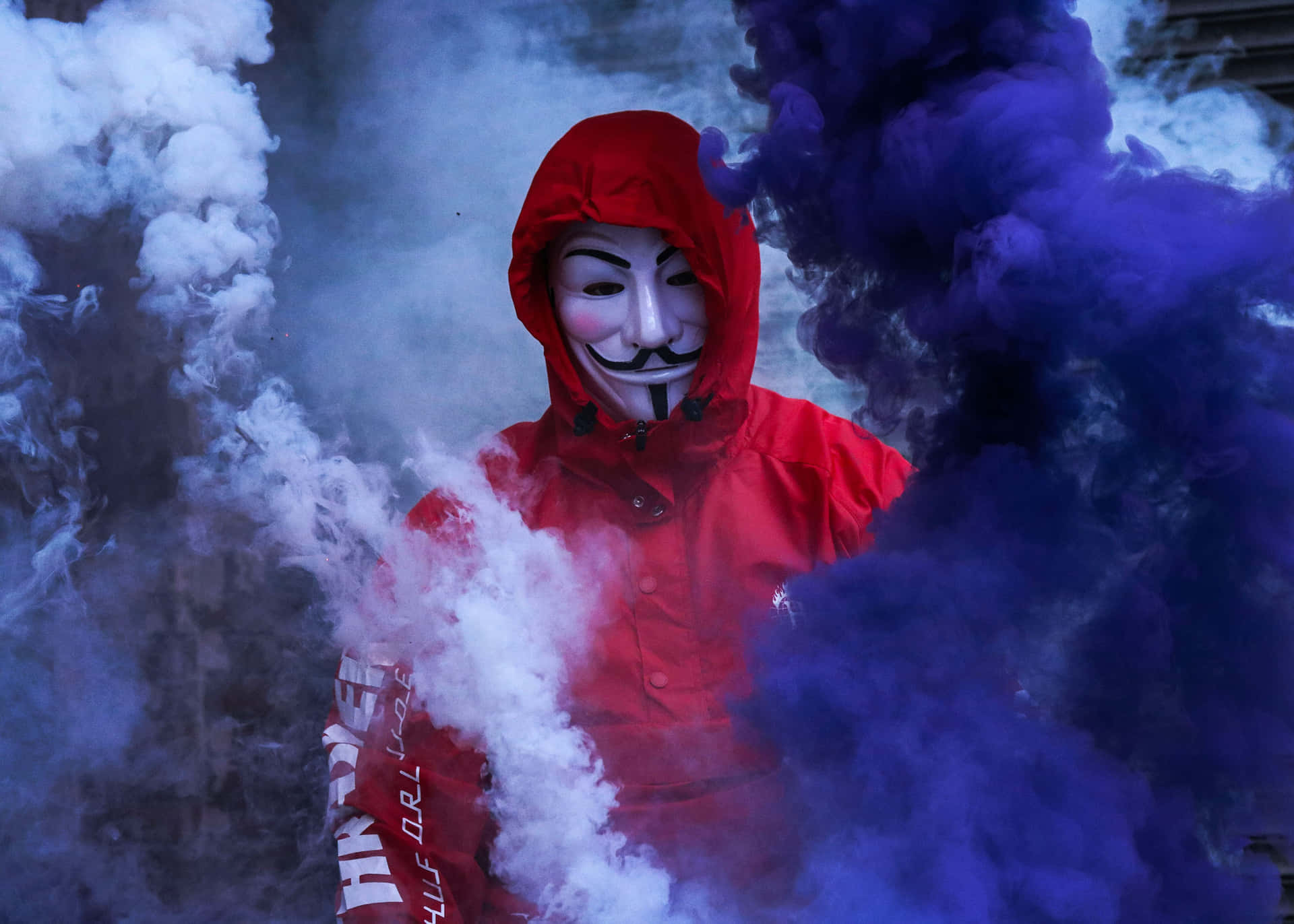 Misteriosafigura Anonima Indossa Una Maschera Di Guy Fawkes