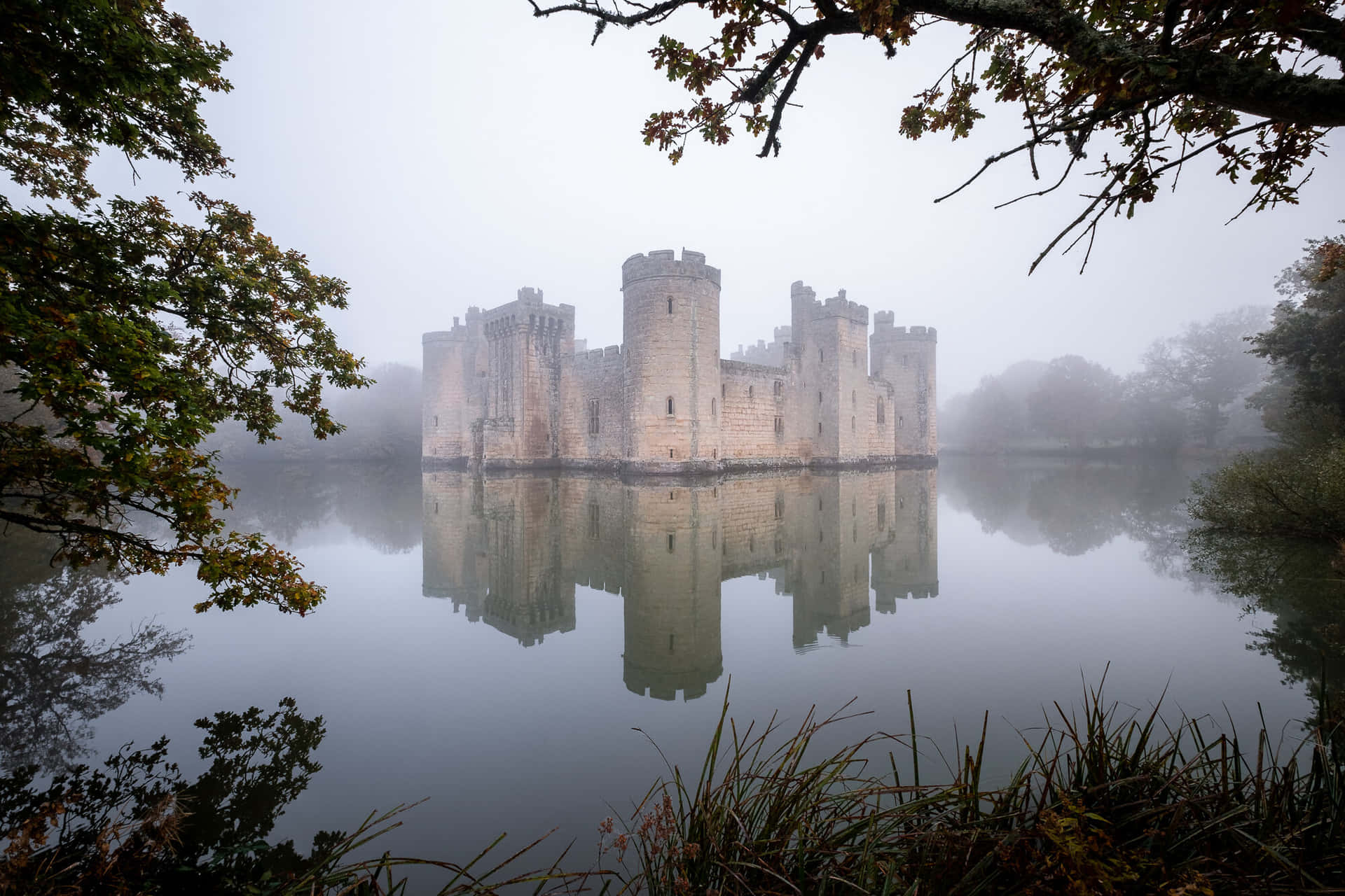 Misty Bodiam Castle Reflection Wallpaper