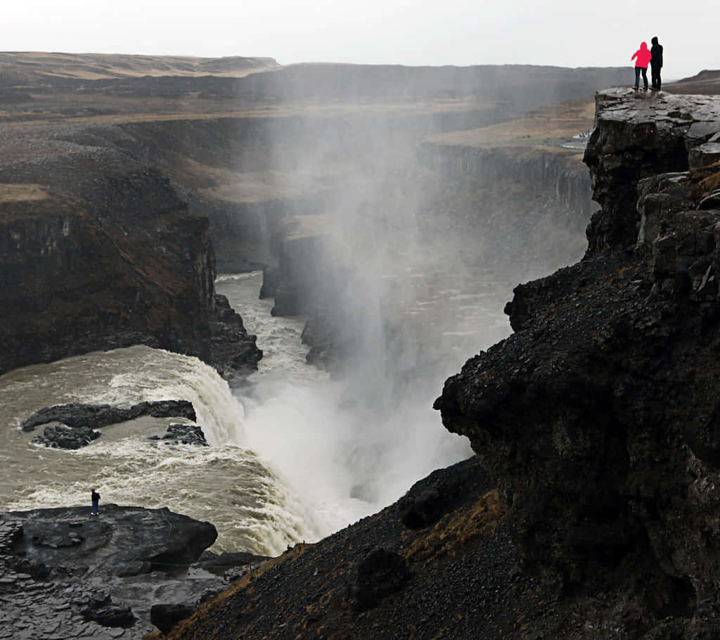 Cachoeiramisty Gullfoss No Sudoeste Da Islândia. Papel de Parede