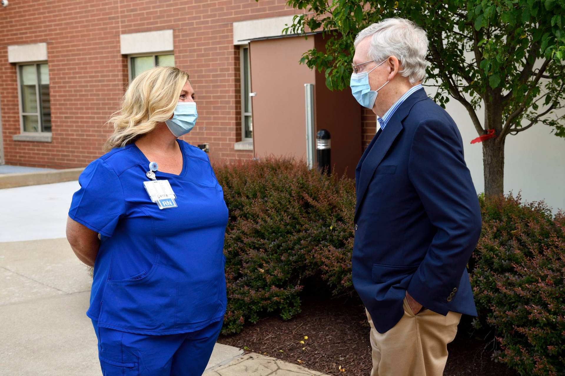 Mitch Mcconnell Talking To A Nurse Wallpaper
