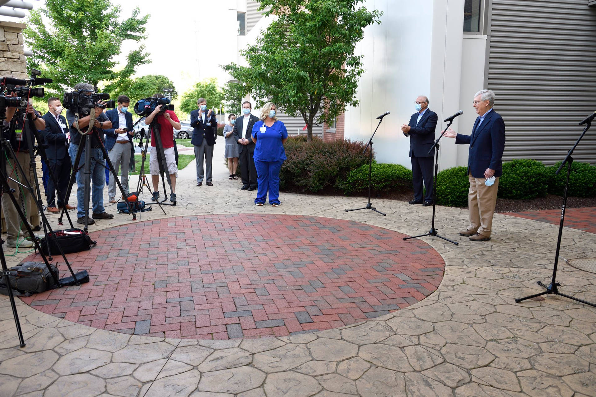 Mitch Mcconnell With Media Outside Wallpaper