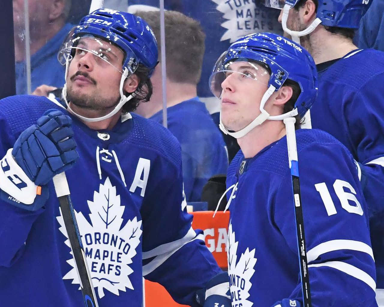 Mitchell Marner med Matthews fra Toronto Maple Leafs Wallpaper