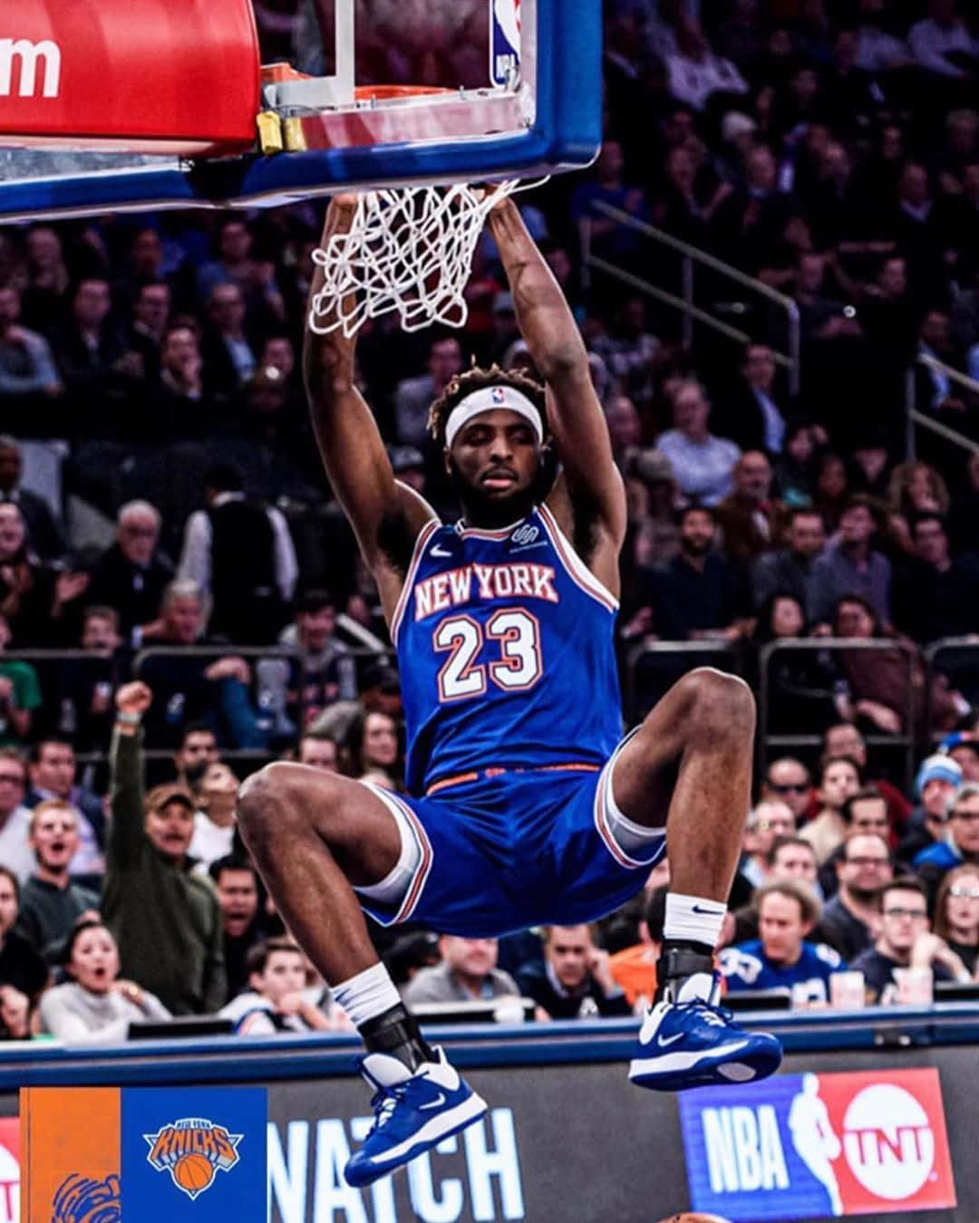 Mitchellrobinson Slam Dunk För New York Knicks. Wallpaper