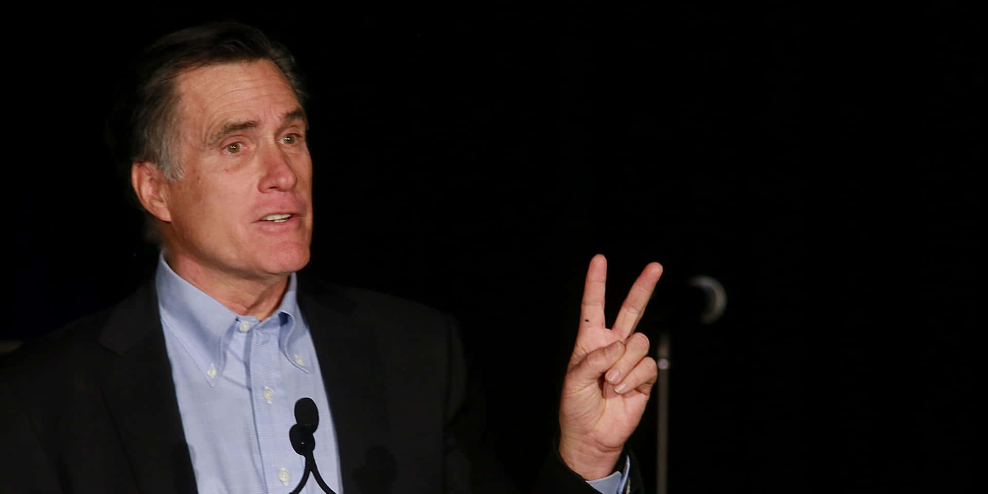Mitt Romney Speaking Gesture Wallpaper