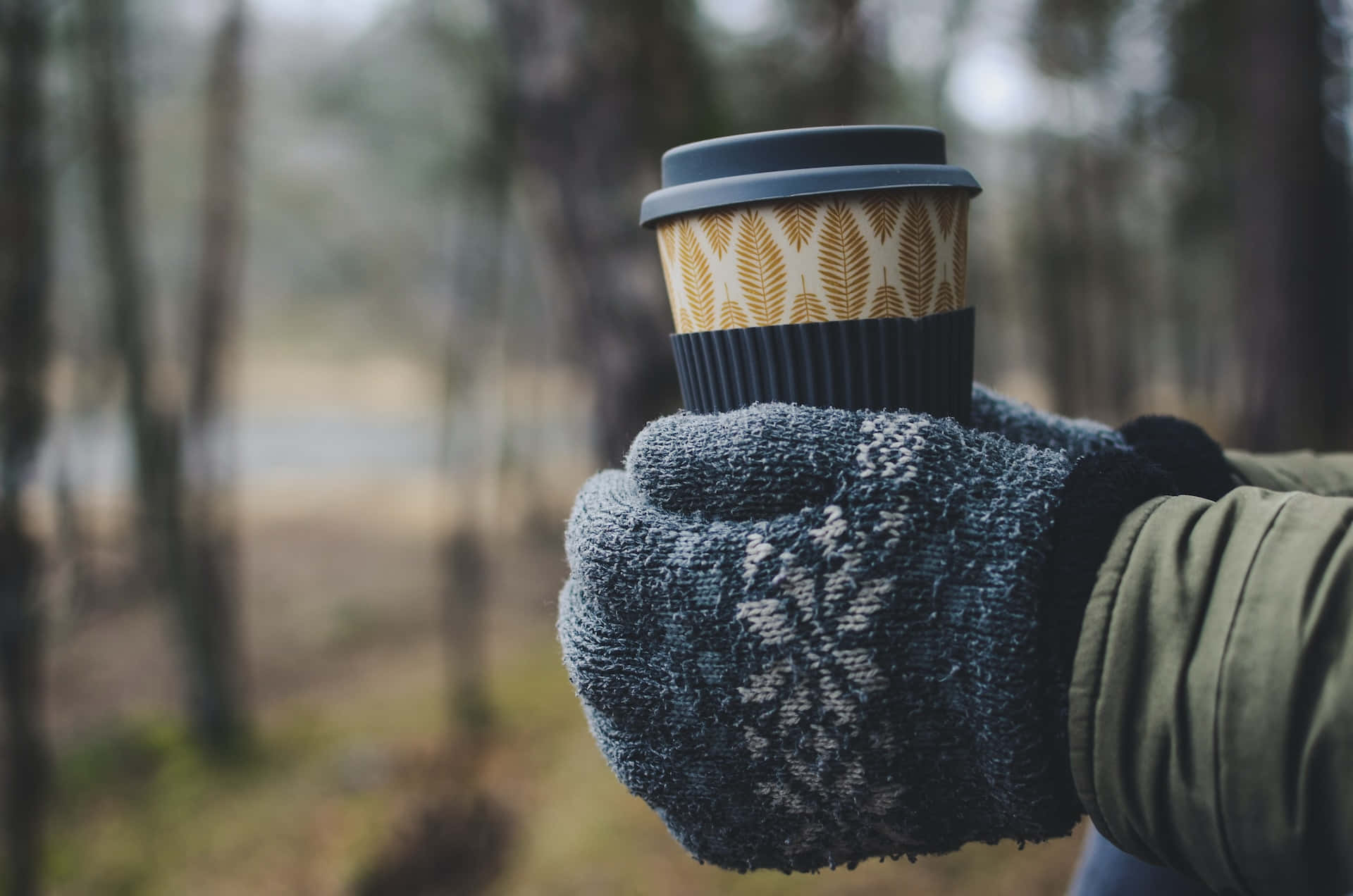 Cozy Mittens on a Cold Winter Day Wallpaper