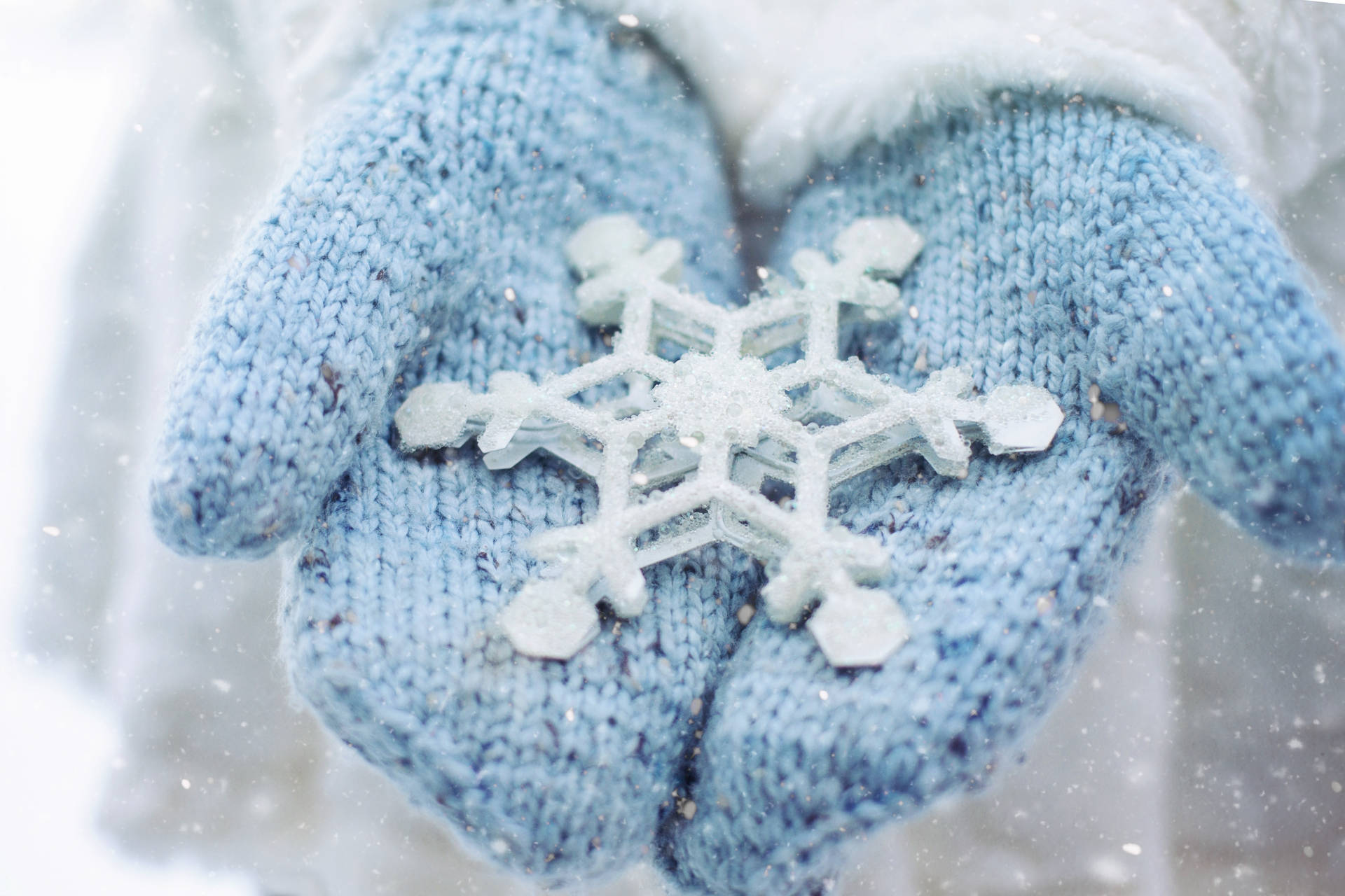 Cozy winter days call for mittens, snowflakes and warm beverages Wallpaper