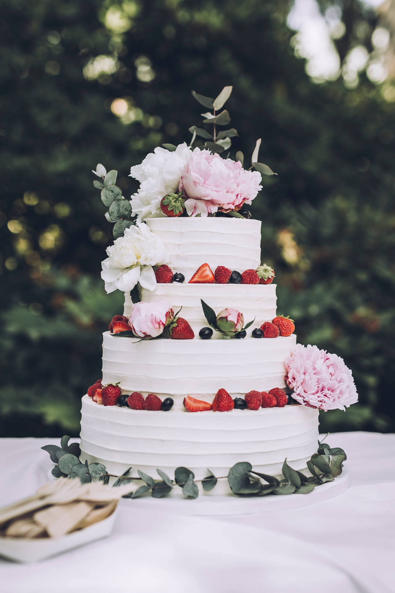 Mixed Berries Roses Wedding Cake Wallpaper