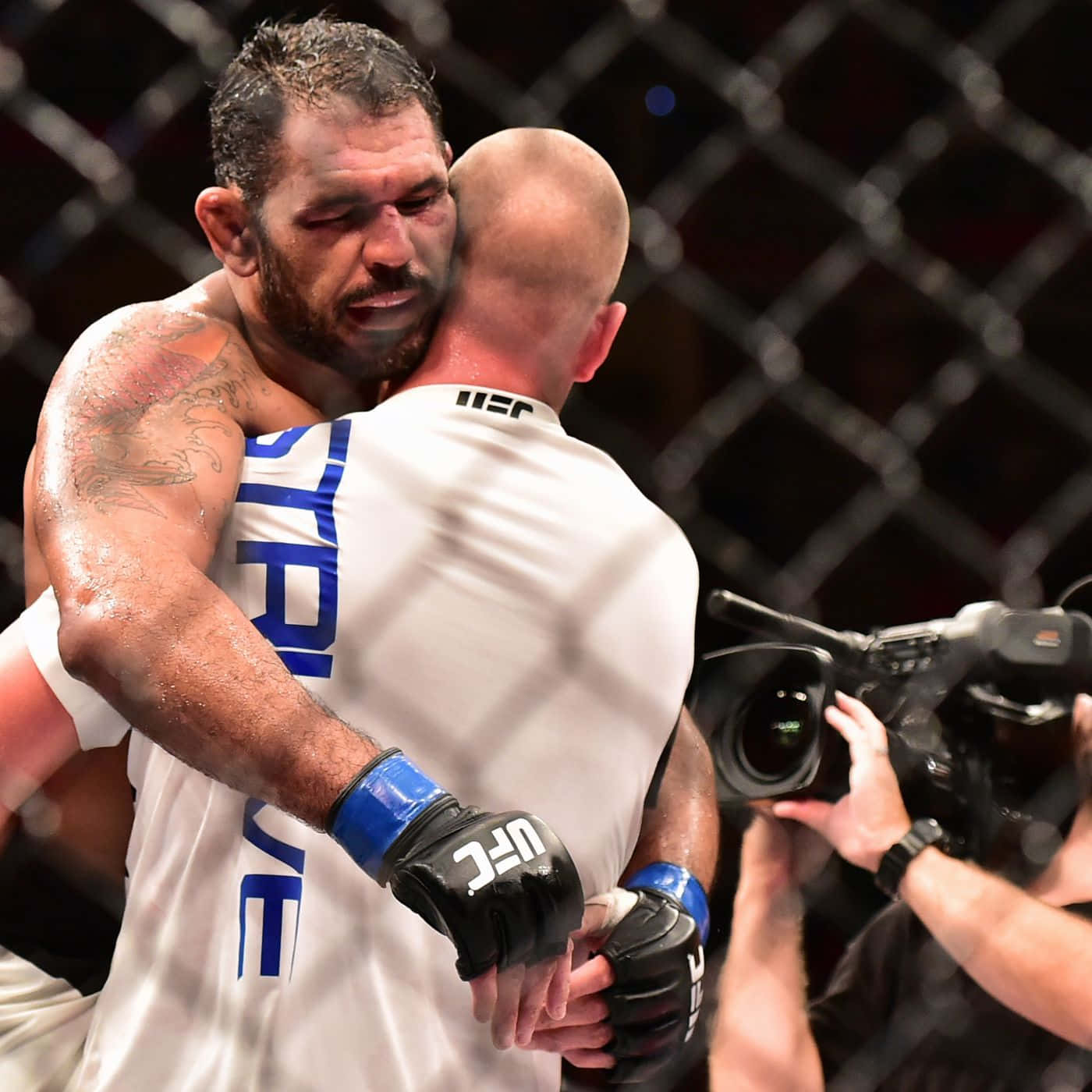 Mixed Martial Arts Pro, Antonio Rogerio Nogueira, Exhausted after Intense Fight Wallpaper