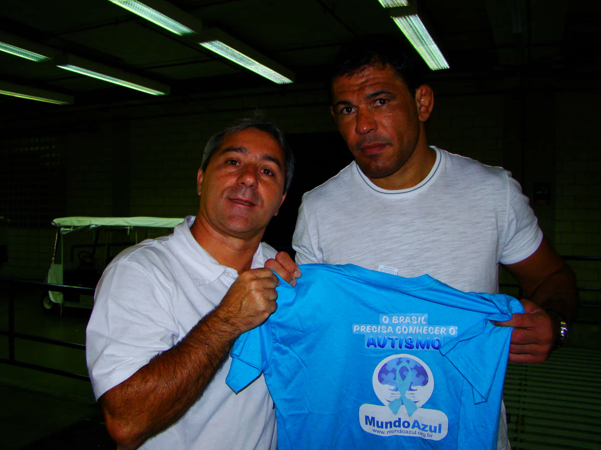 Luchadorde Mma, Antonio Rogerio Nogueira, Promoviendo La Conciencia Sobre El Autismo. Fondo de pantalla