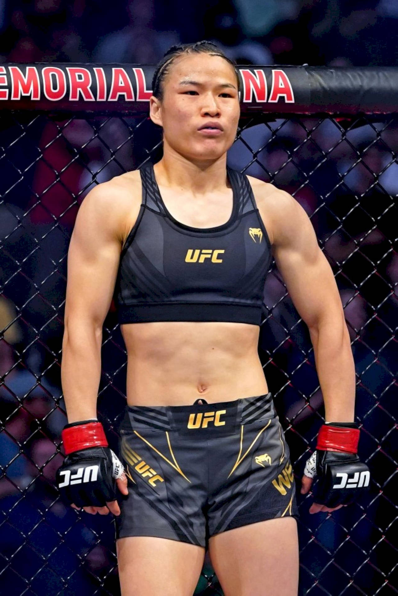 Luchadorade Mma Zhang Weili Figura En Forma. Fondo de pantalla