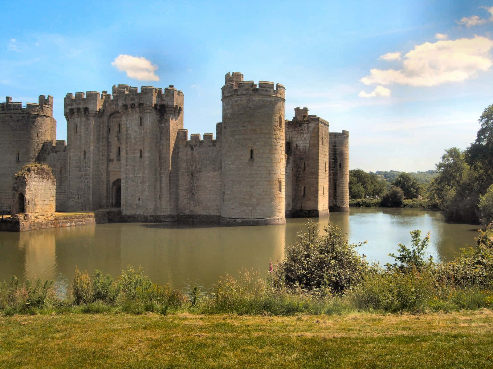 Moated Bodiam Castle In England During Daytime Wallpaper