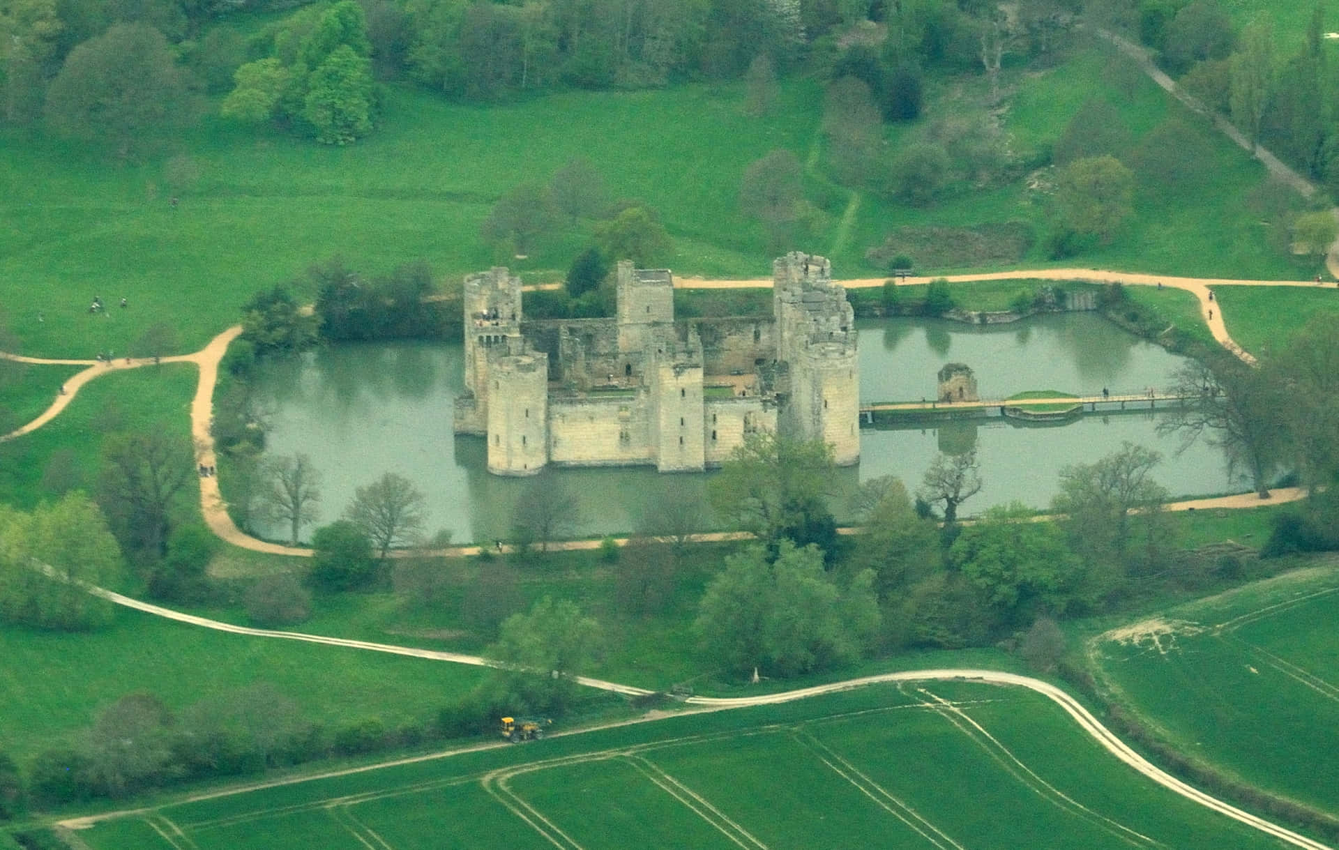 Moated Bodiam Castle In England High Angle Shot Wallpaper