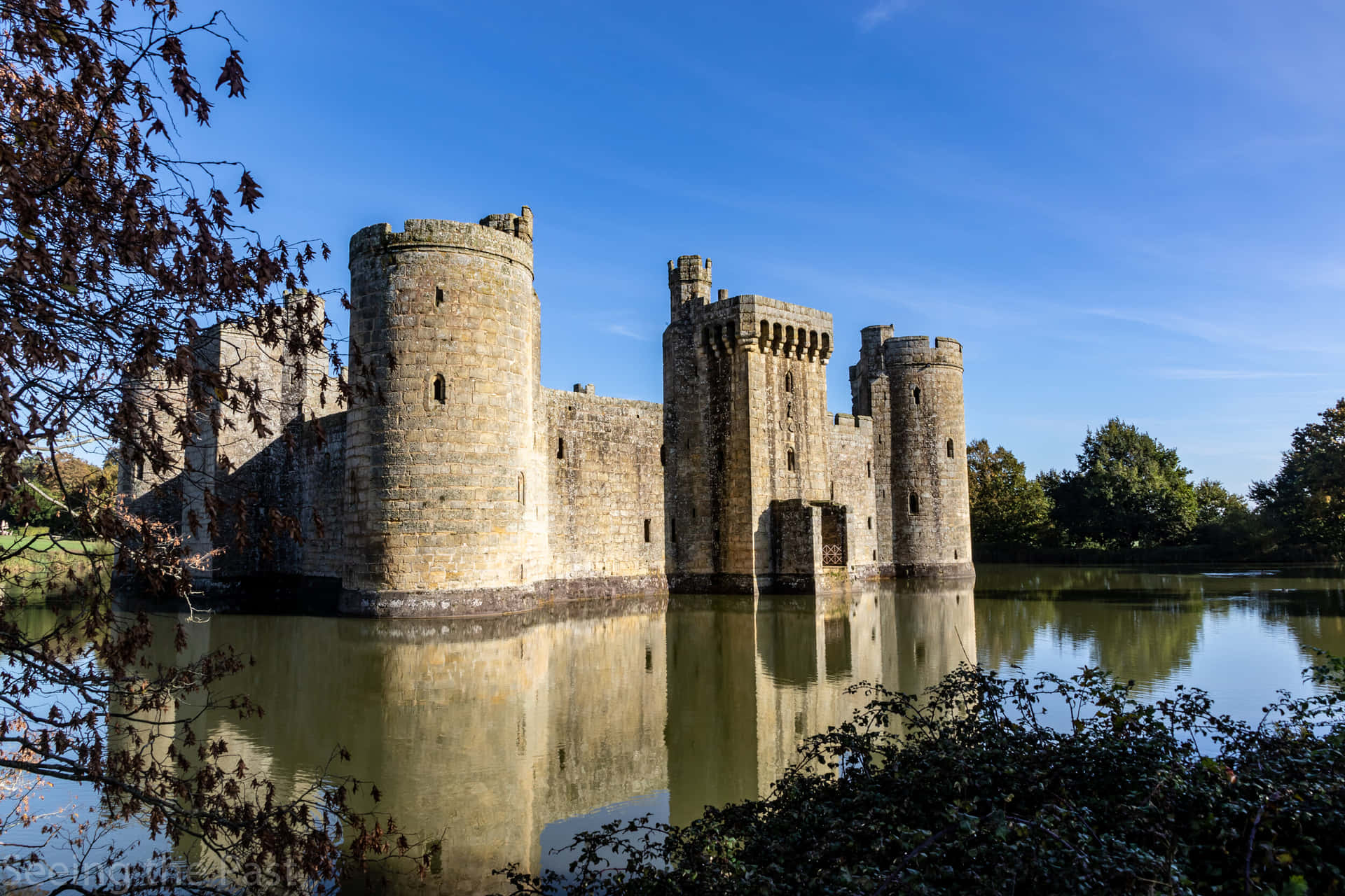 Moated Bodiam Castle In England Panorama Shot Wallpaper
