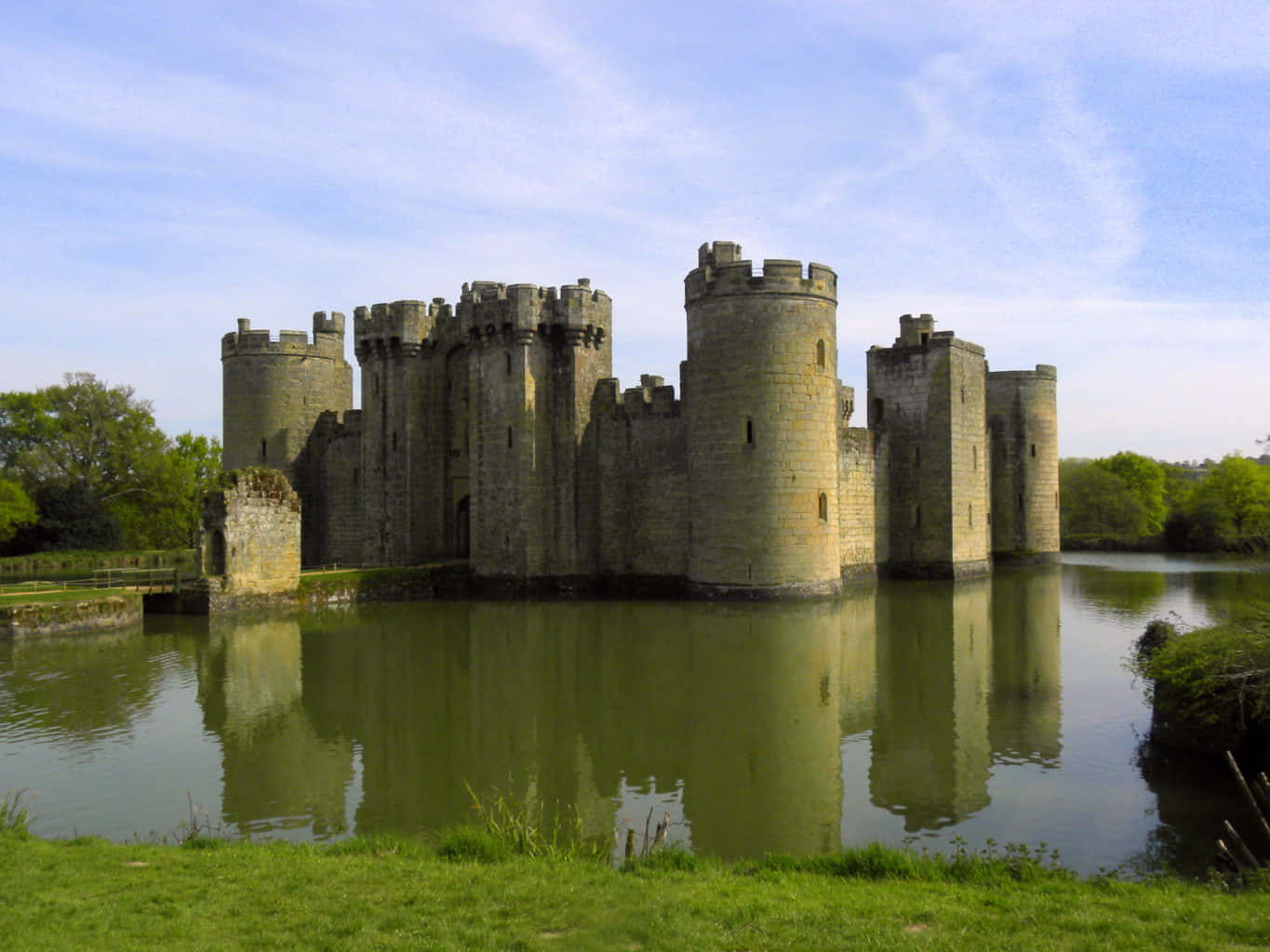 Moated Bodiam Castle In England With Reflection Wallpaper