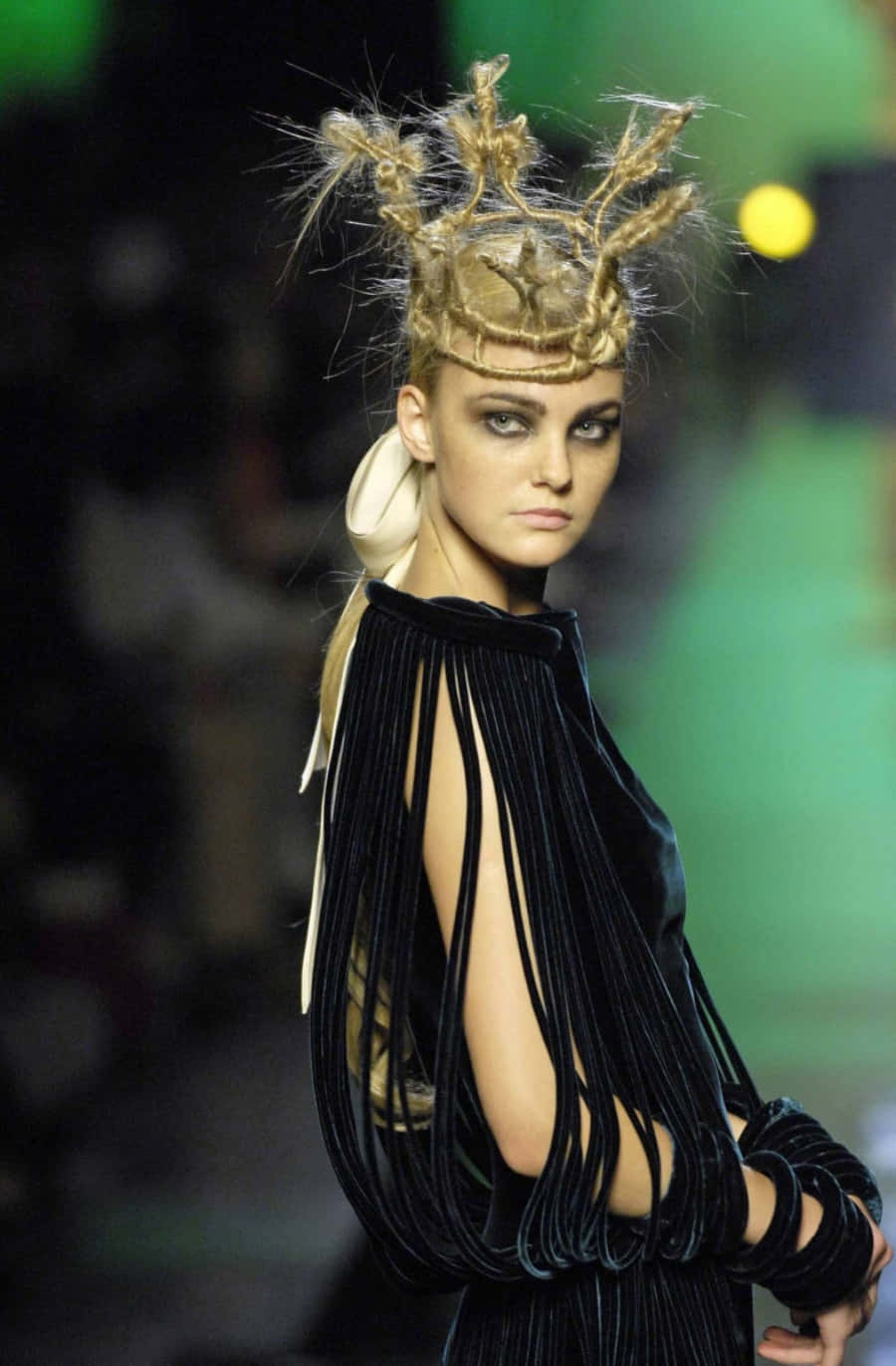 Model Caroline Trentini Berpose Di Pemotretan Urban. Wallpaper