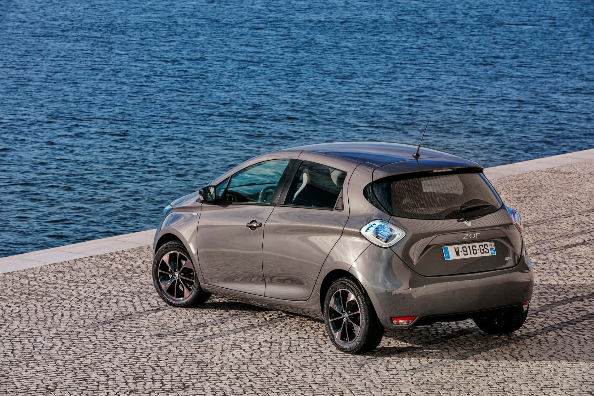 Modern Aesthetics Of Renault Zoe Evoking Finesse And Efficiency Wallpaper