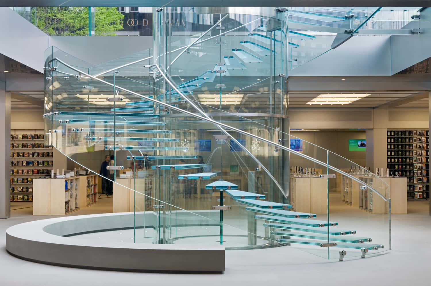 Moderne Apple Store Interieur Met Glazen Trap Achtergrond