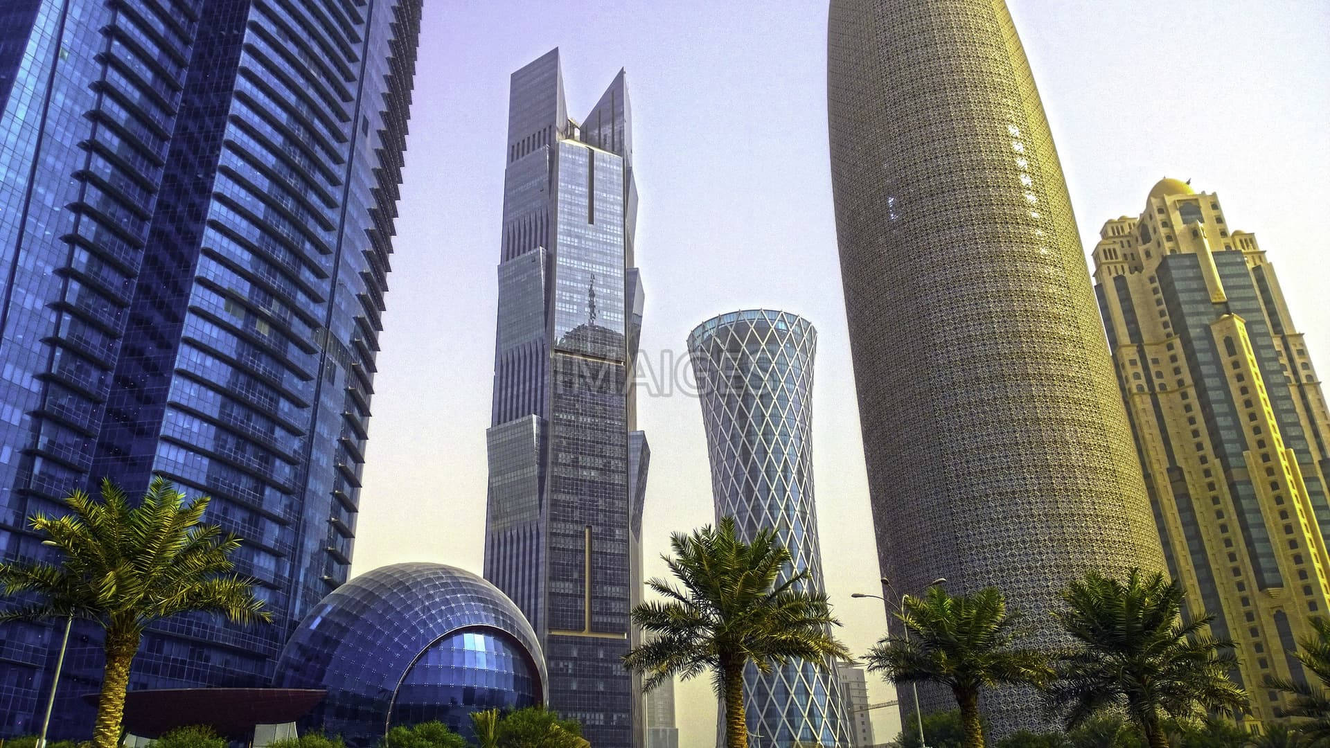 Modernewolkenkratzer Der Stadt Doha Wallpaper